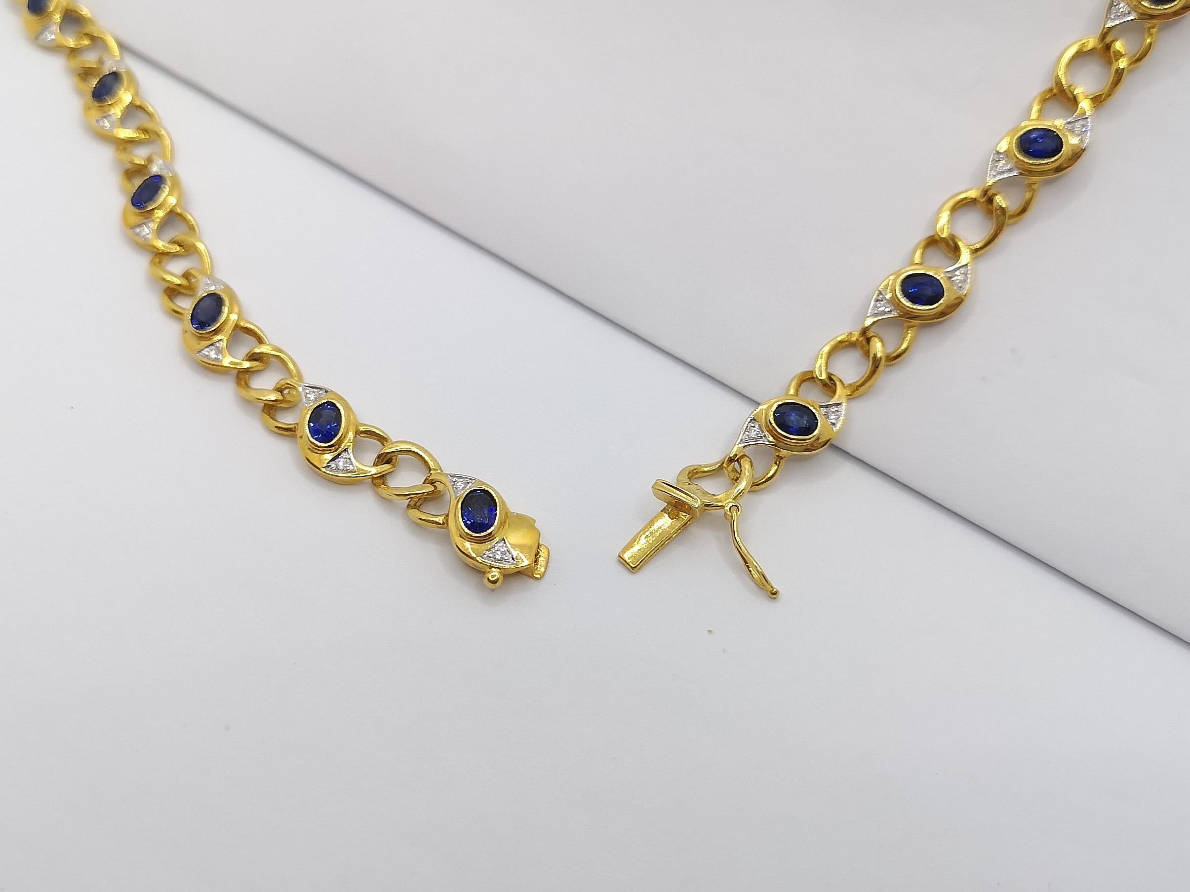 Blue Sapphire with Diamond Necklace Set in 18 Karat Gold Settings For Sale 4