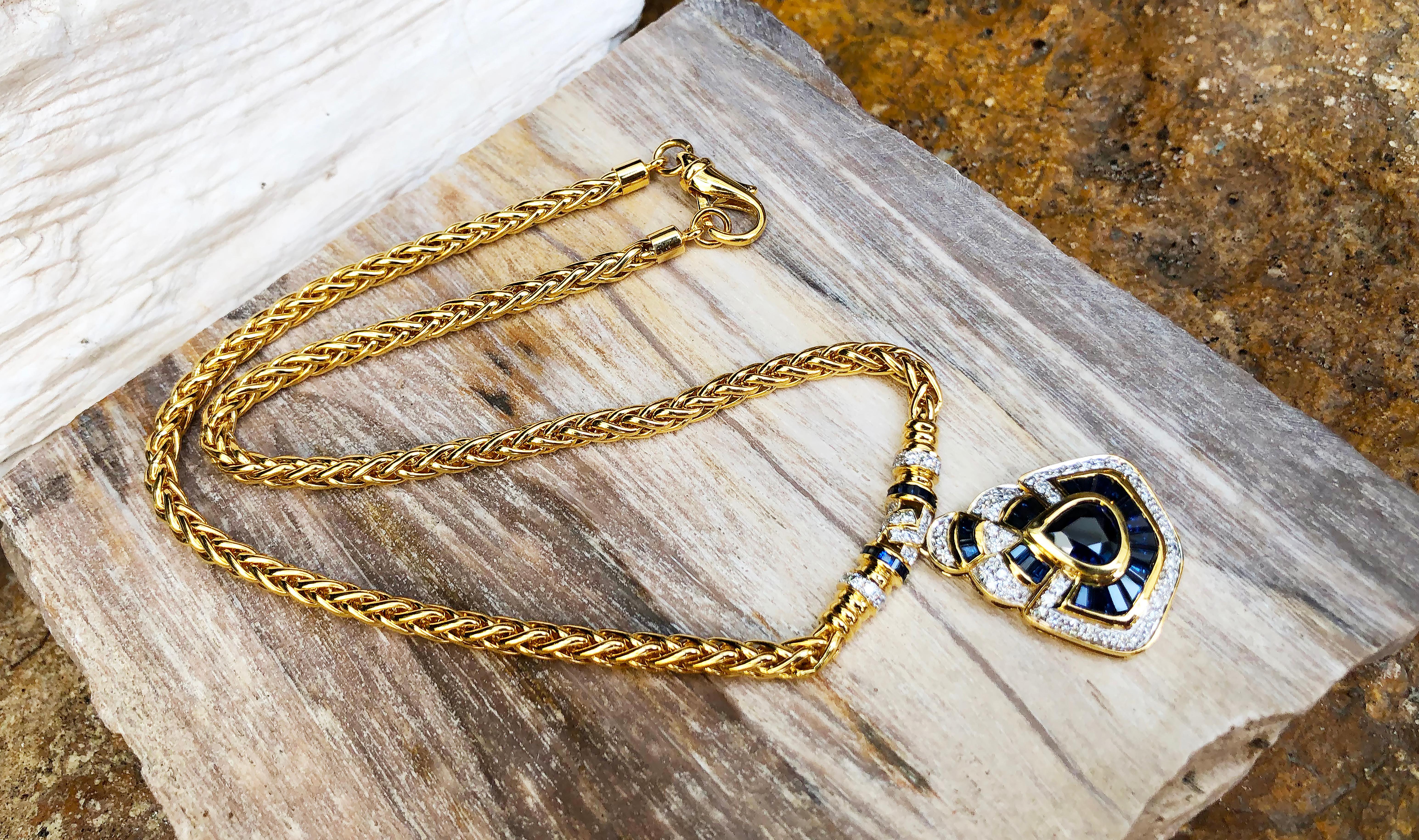 Art déco Collier en or 18 carats serti d'un saphir bleu et de diamants en vente