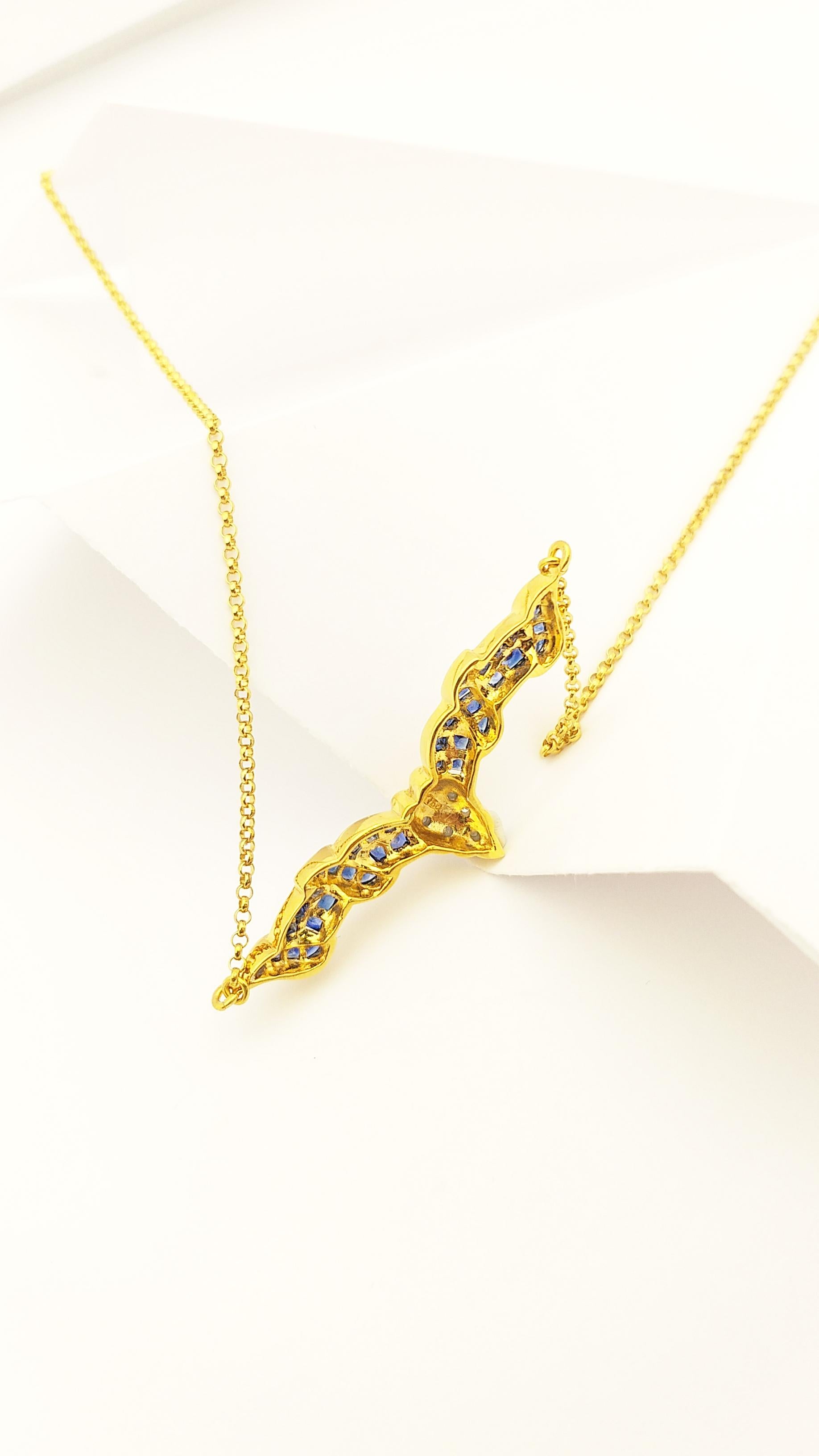 Blauer blauer Saphir mit Diamant-Halskette in 18 Karat Goldfassung (Carréeschliff) im Angebot
