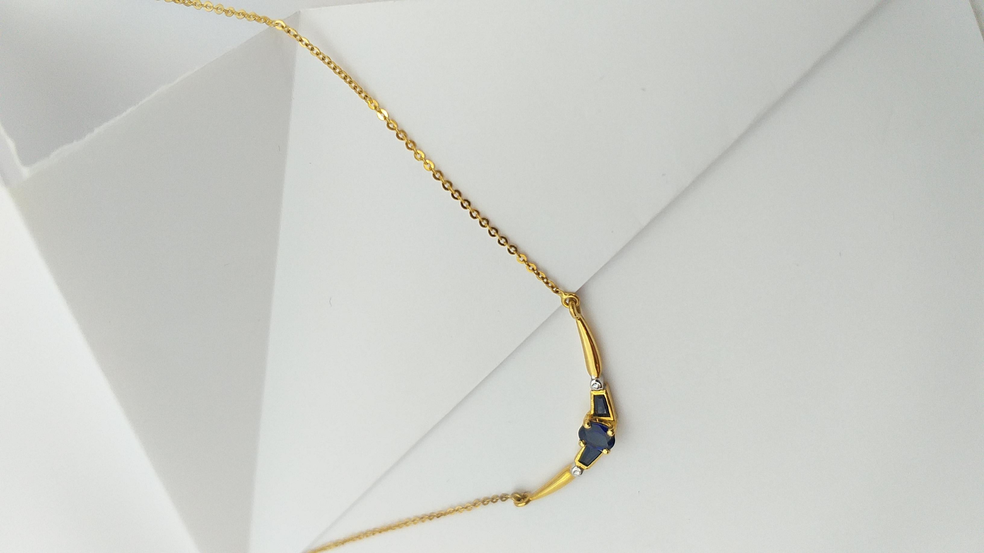 Blauer blauer Saphir mit Diamant-Halskette in 18 Karat Goldfassung Damen im Angebot