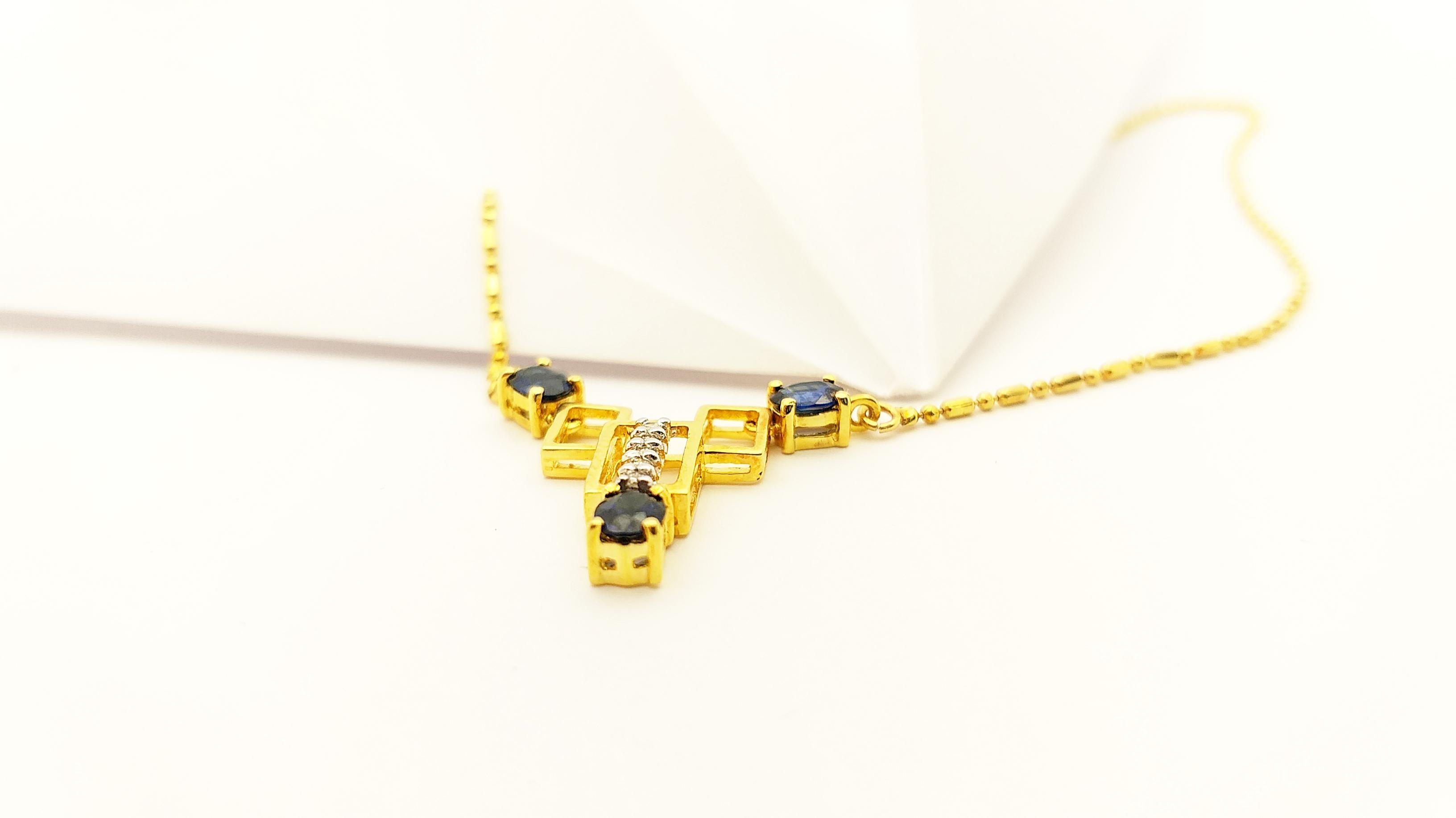 Collier en or 18 carats serti d'un saphir bleu et de diamants Neuf - En vente à Bangkok, TH
