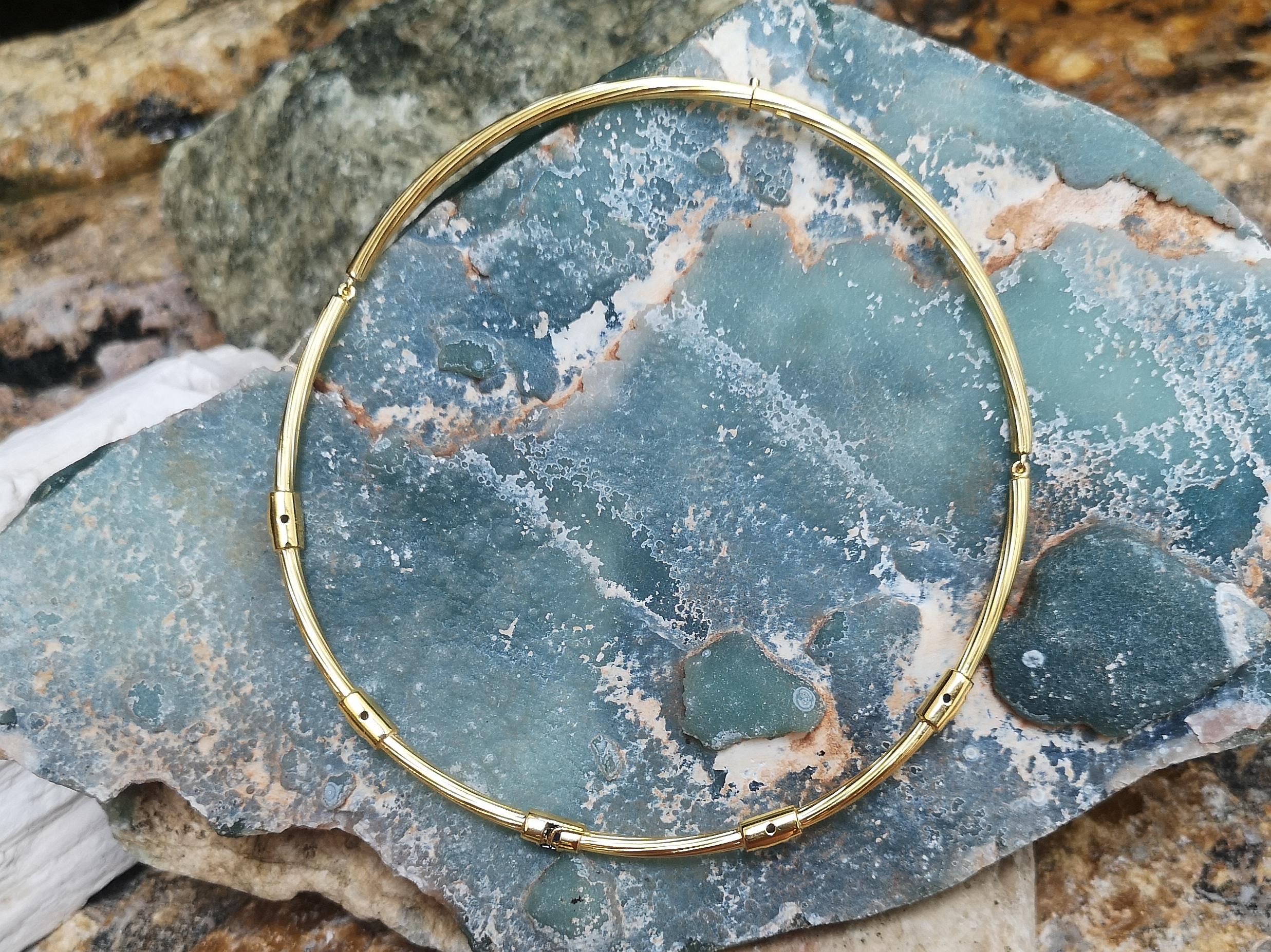 Collier en or 18 carats serti d'un saphir bleu et de diamants en vente 3