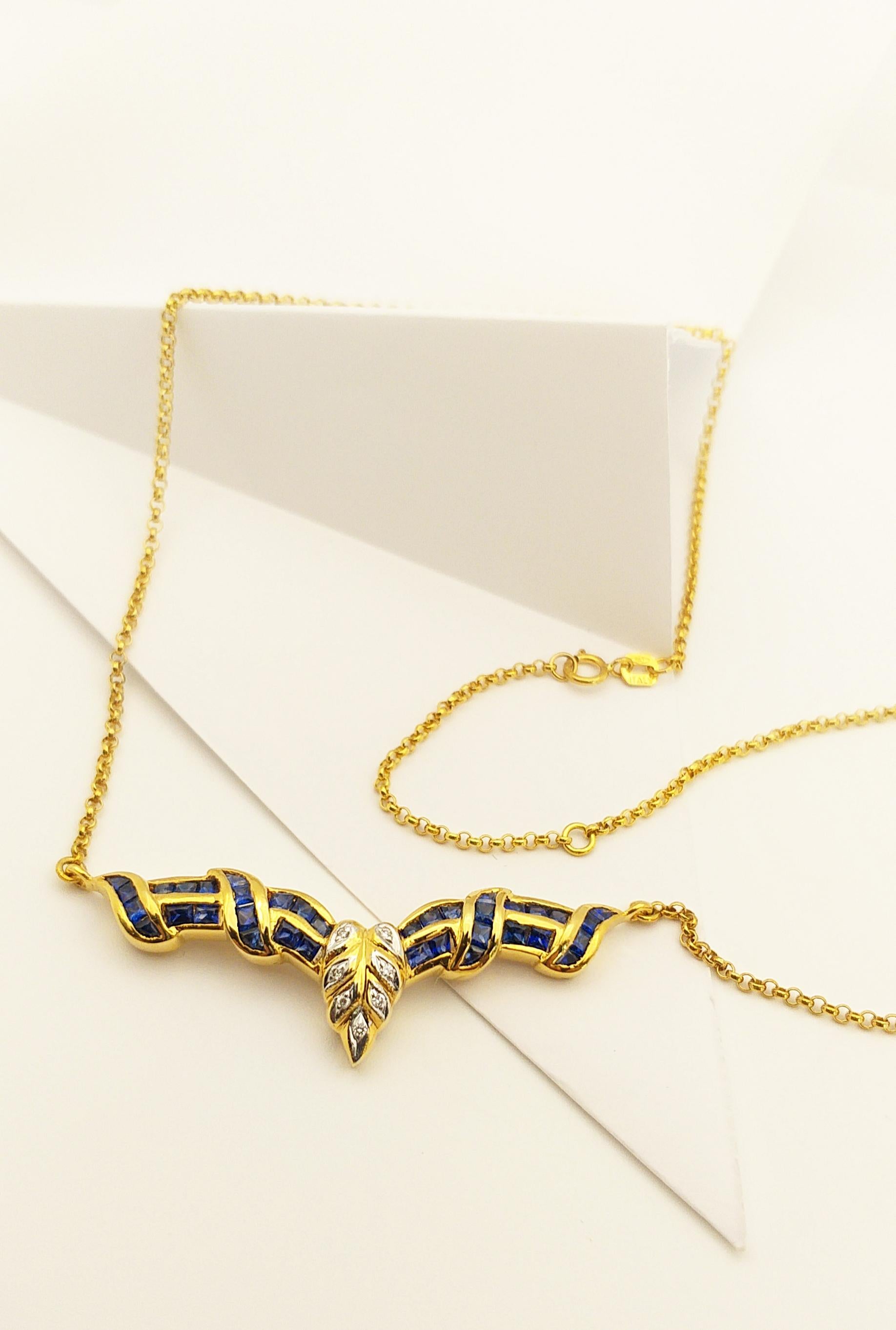 Blauer blauer Saphir mit Diamant-Halskette in 18 Karat Goldfassung im Angebot 3