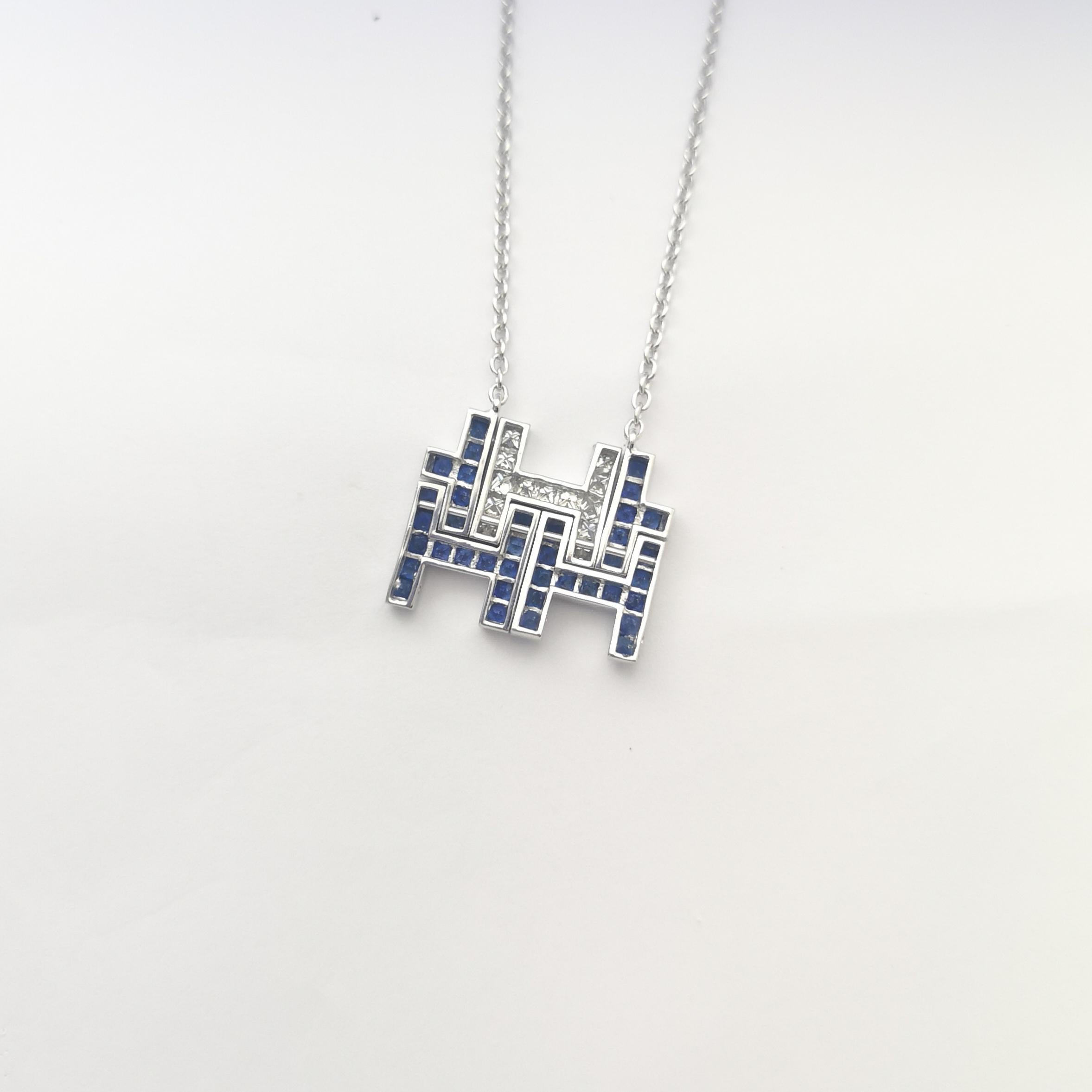 Collier de saphirs bleus et de diamants en or blanc 18 carats Neuf - En vente à Bangkok, TH