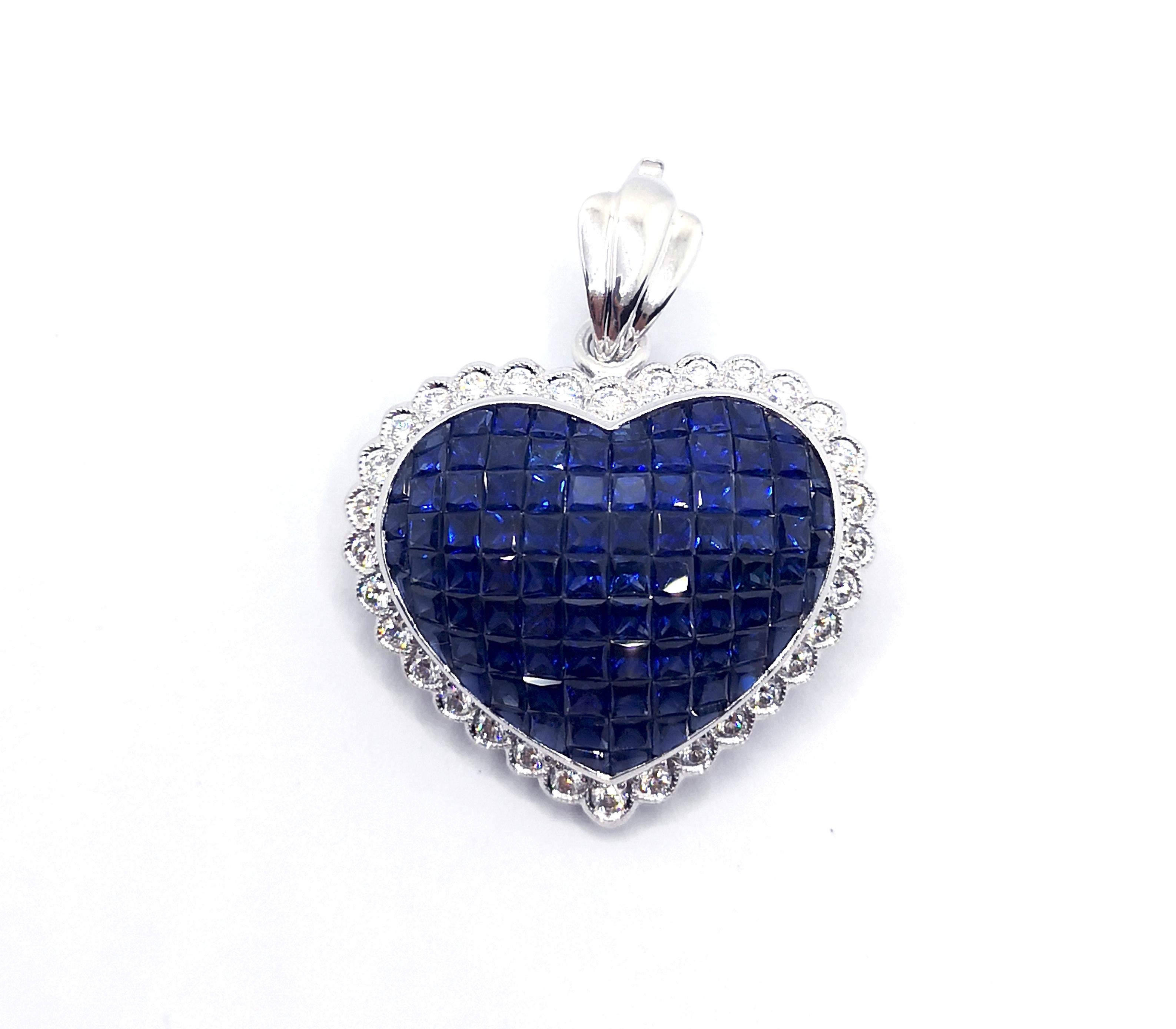 Colgante/ Broche de zafiro azul con diamantes engastado en oro blanco de 18 quilates en Nuevo estado para la venta en Bangkok, TH