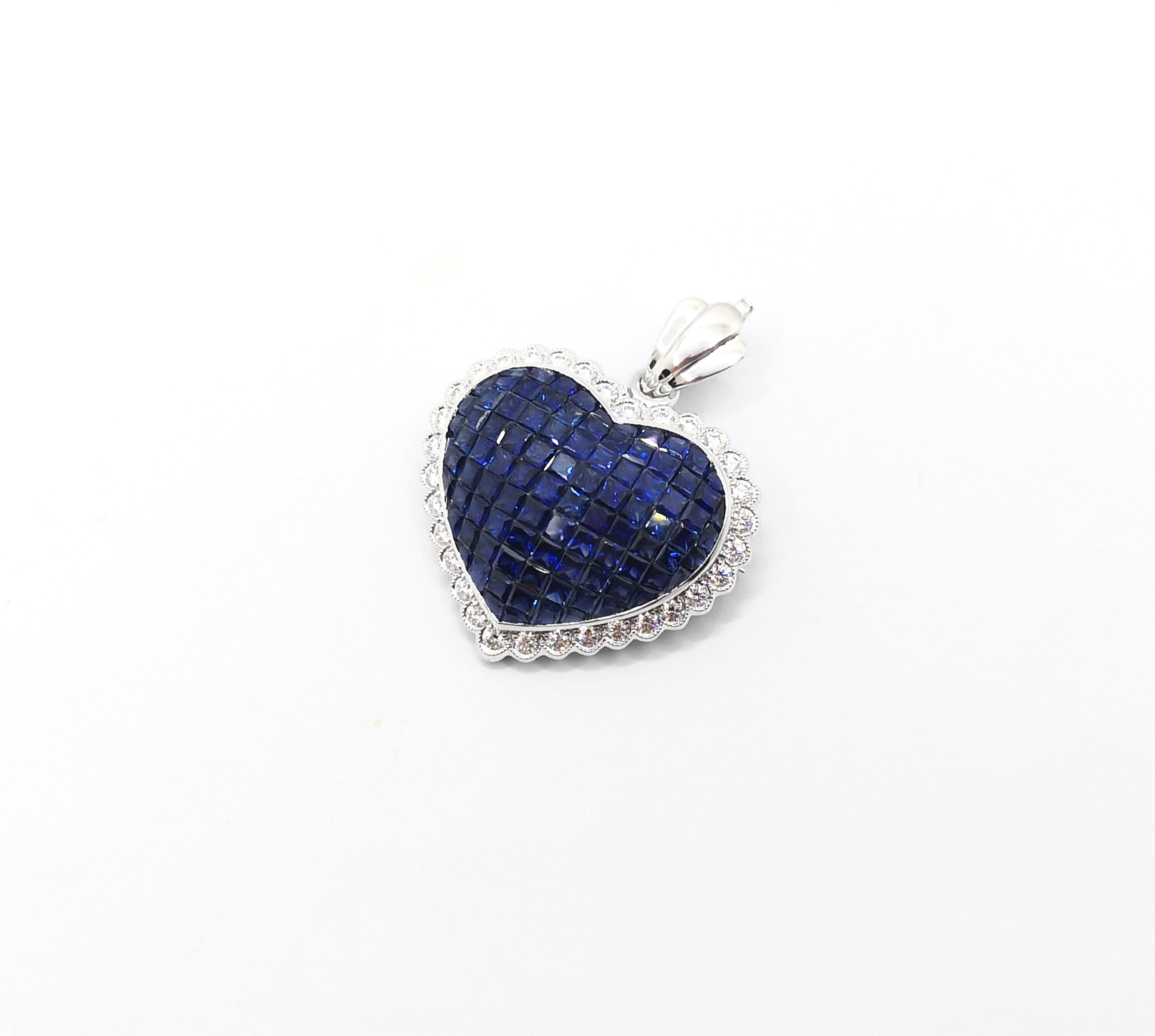 Colgante/ Broche de zafiro azul con diamantes engastado en oro blanco de 18 quilates en venta 2