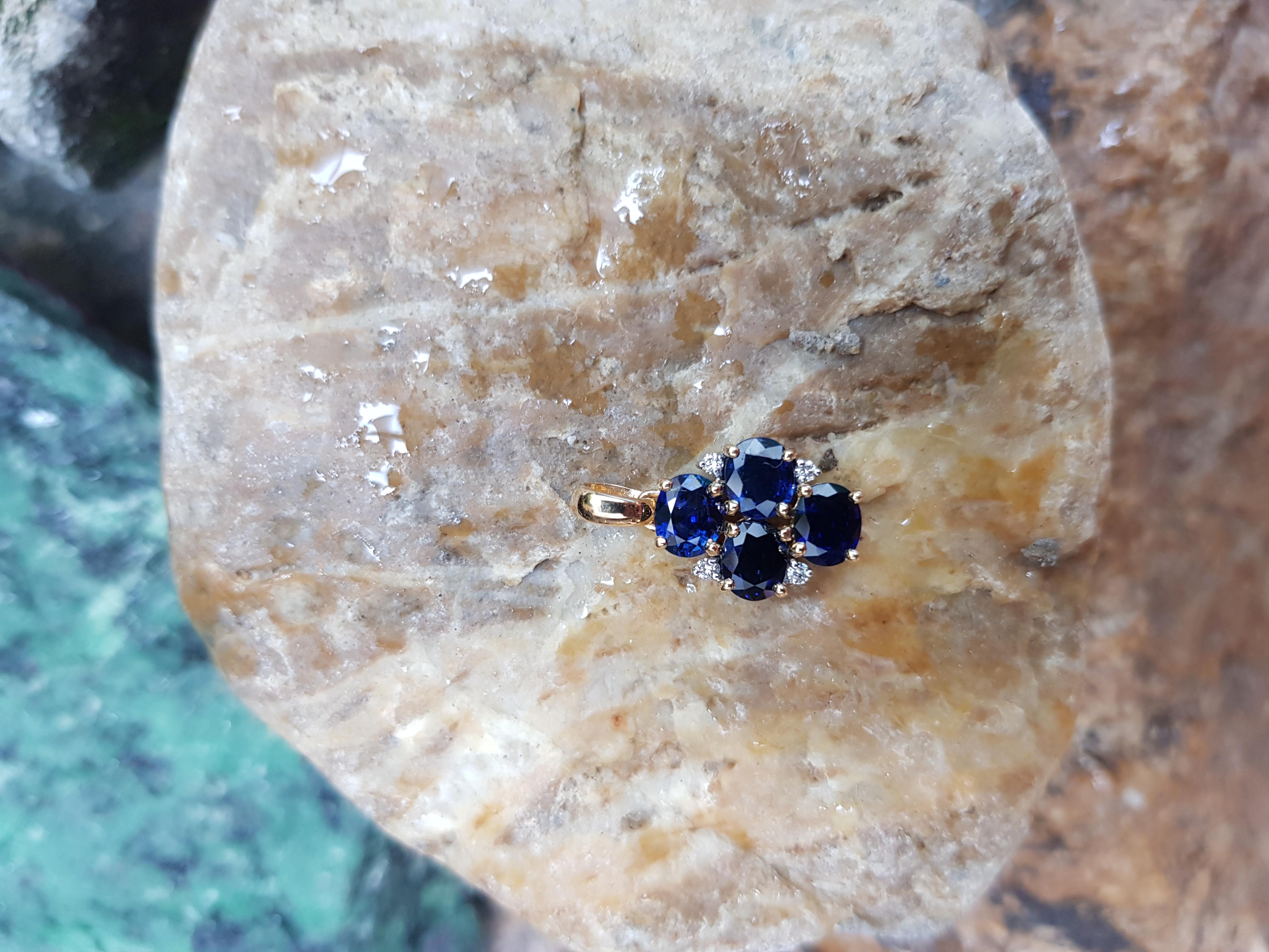 Contemporaneo Ciondolo con zaffiro blu e diamante incastonato in oro 18 carati in vendita