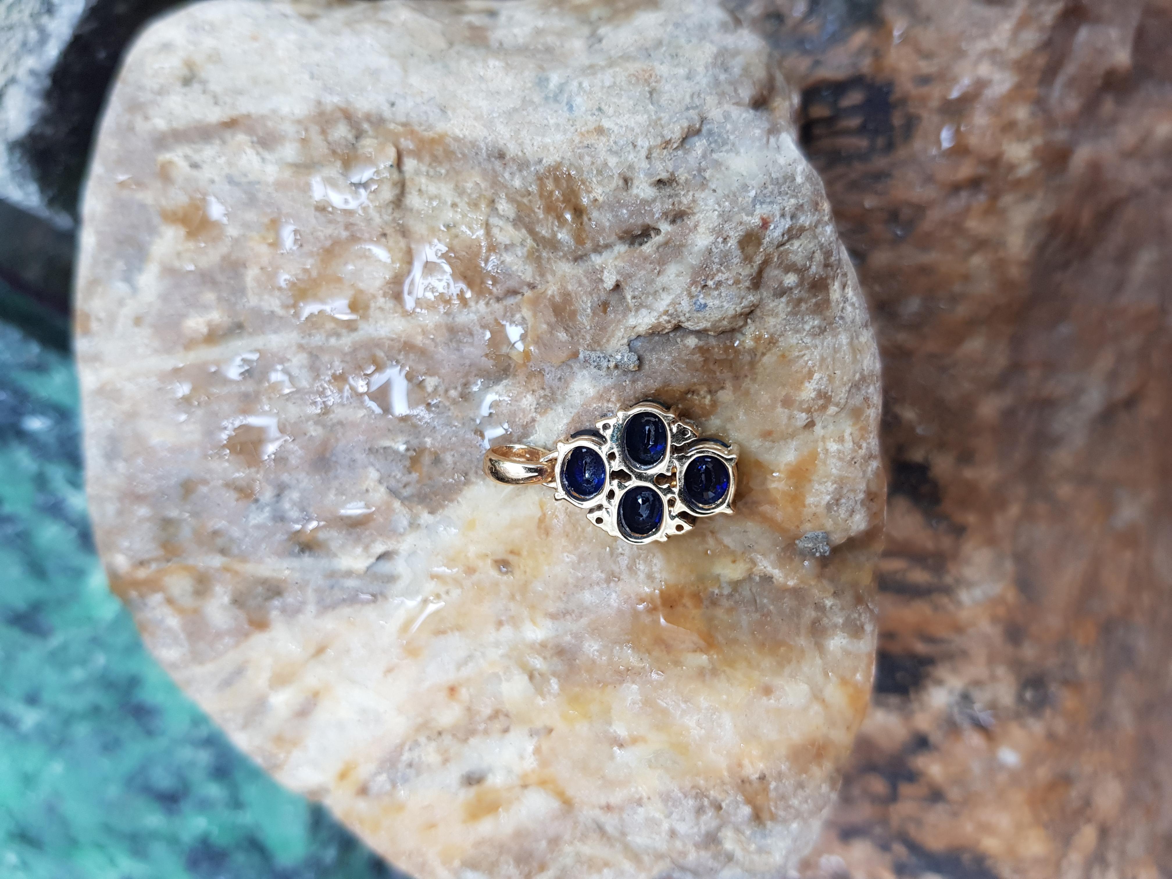 Taglio ovale Ciondolo con zaffiro blu e diamante incastonato in oro 18 carati in vendita