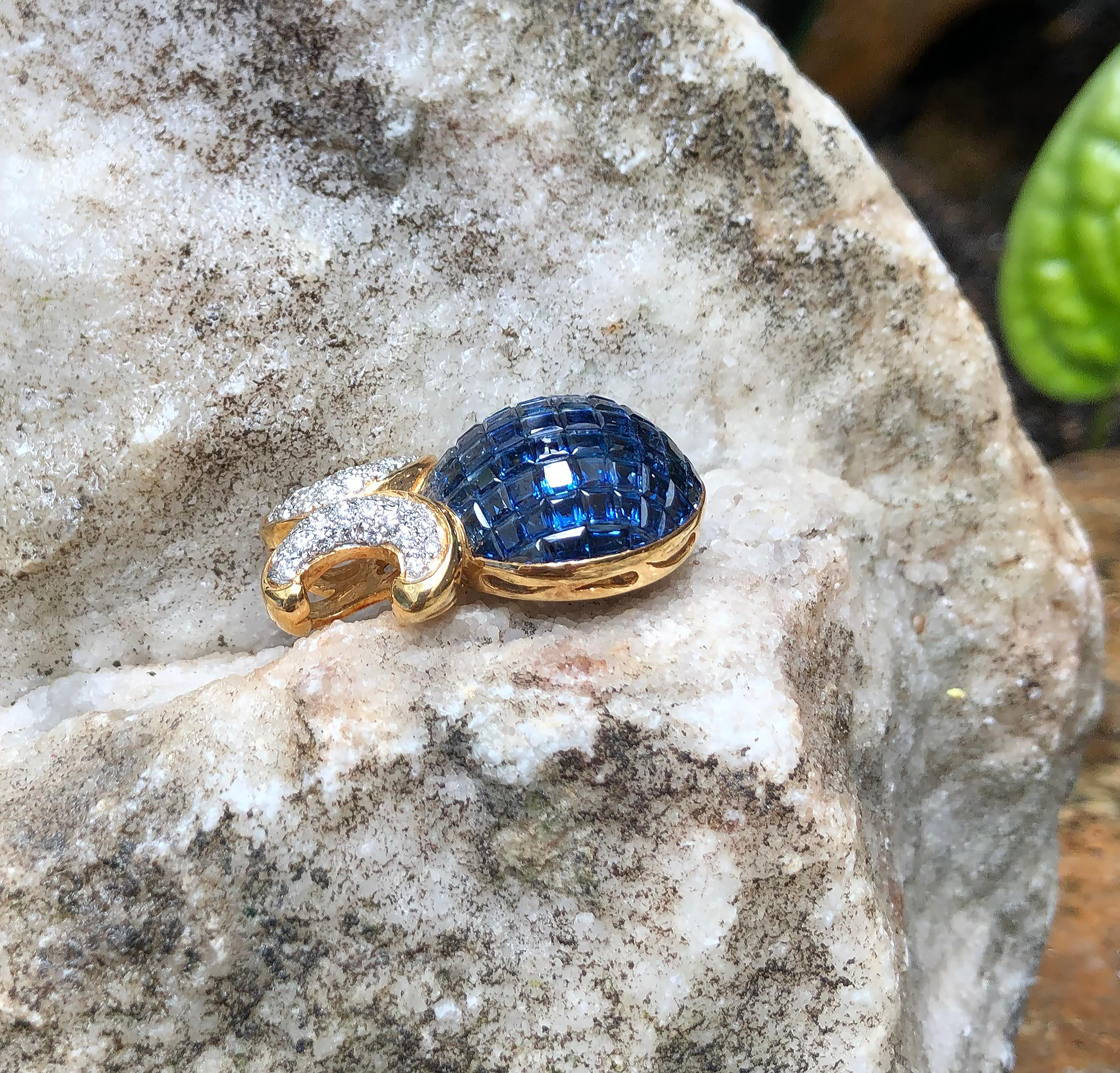 Mixed Cut Blue Sapphire with Diamond Pendant Set in 18 Karat Gold Settings For Sale