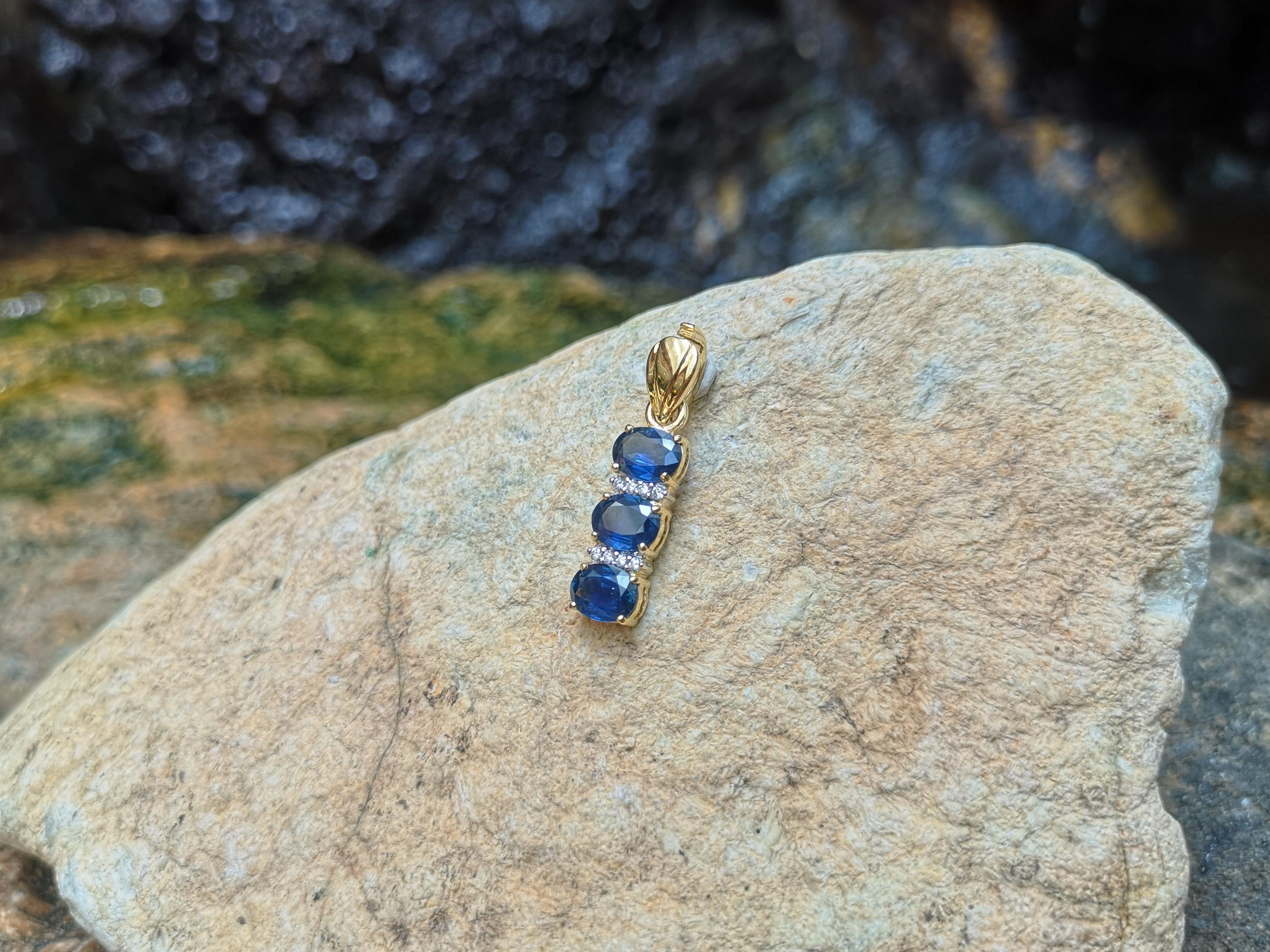 Oval Cut Blue Sapphire with Diamond Pendant Set in 18 Karat Gold Settings For Sale