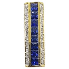 Colgante de zafiro azul con diamante engastado en oro de 18 quilates