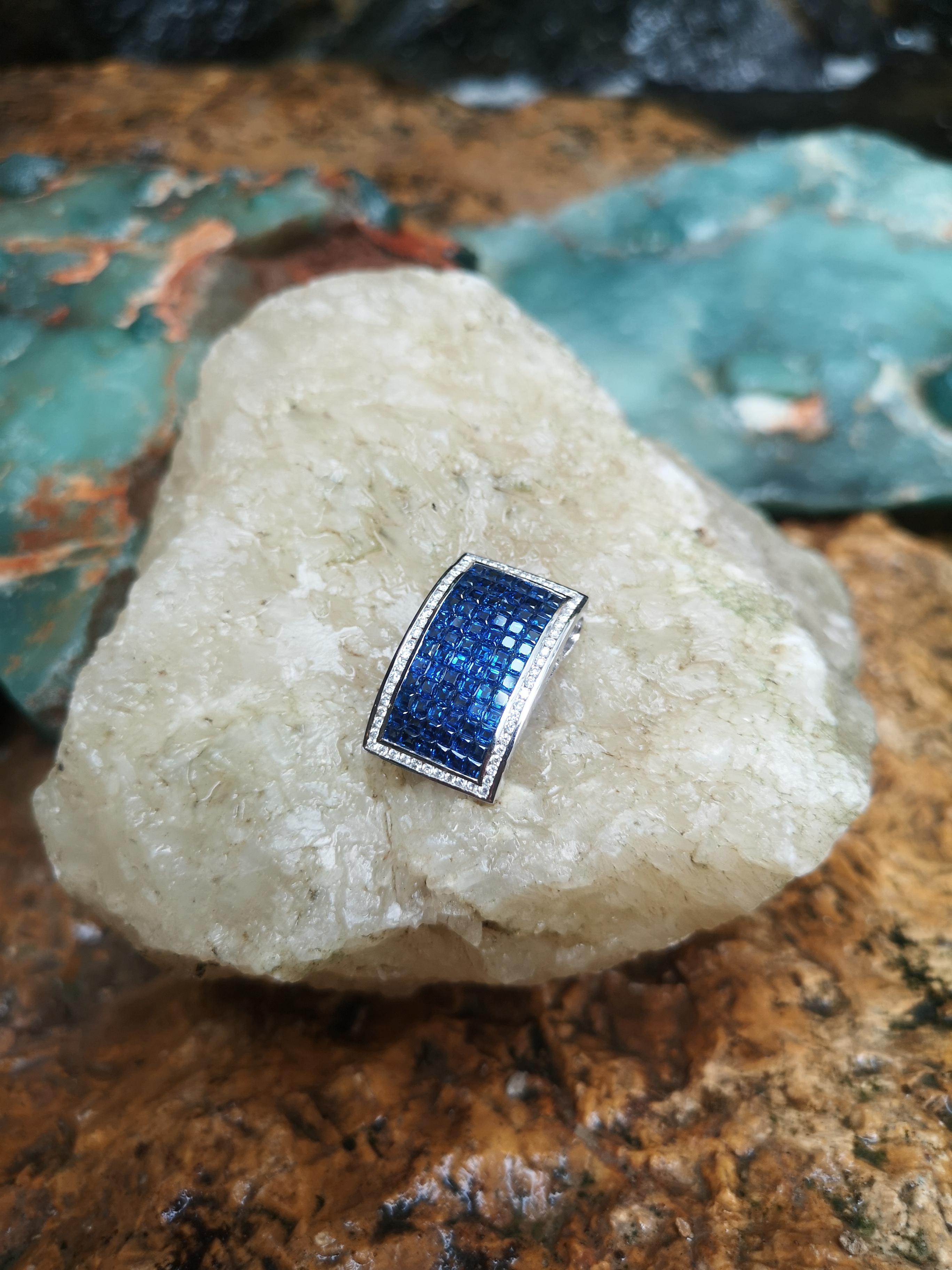 Blue Sapphire with Diamond Pendant Set in 18 Karat White Gold Settings In New Condition For Sale In Bangkok, TH