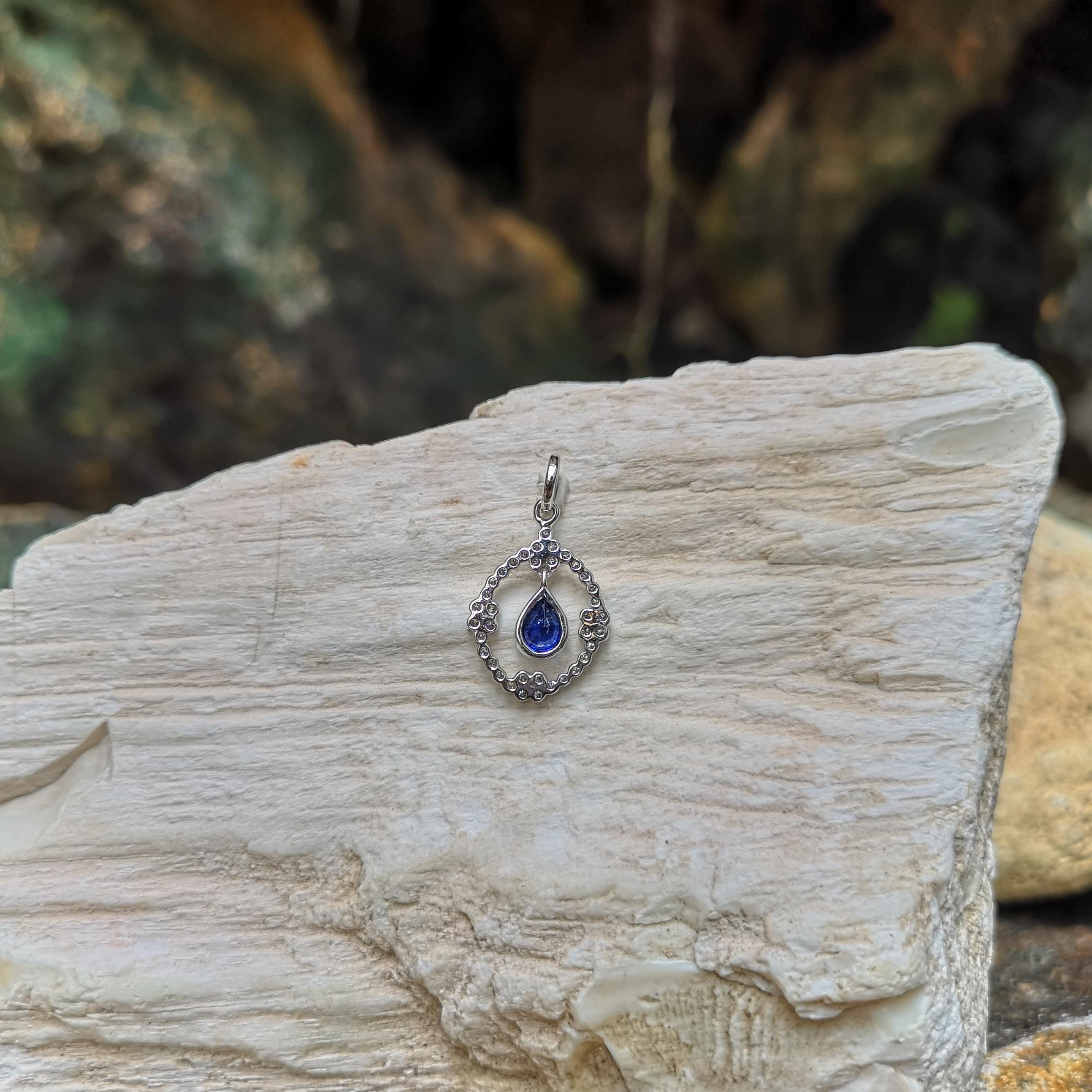 Blue Sapphire with Diamond Pendant Set in 18 Karat White Gold Settings For Sale 1