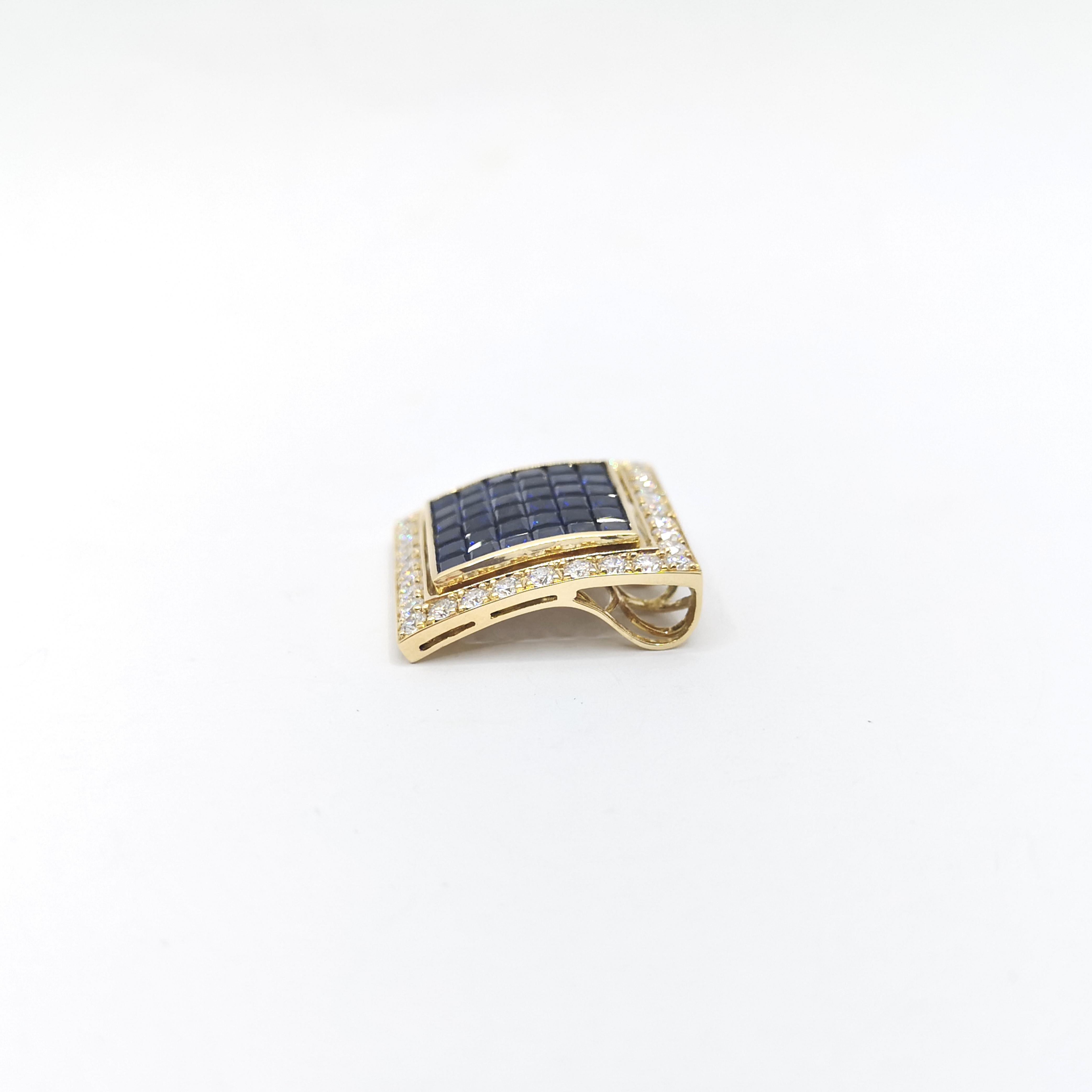 Blauer Saphir mit Diamant-Anhänger in 18 Karat Goldfassungen gefasst im Zustand „Neu“ im Angebot in Bangkok, TH