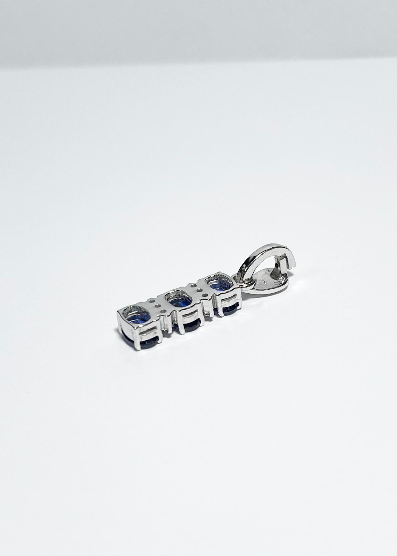 Blauer Saphir mit Diamant-Anhänger in 18 Karat Weißgold-Fassung im Angebot 4