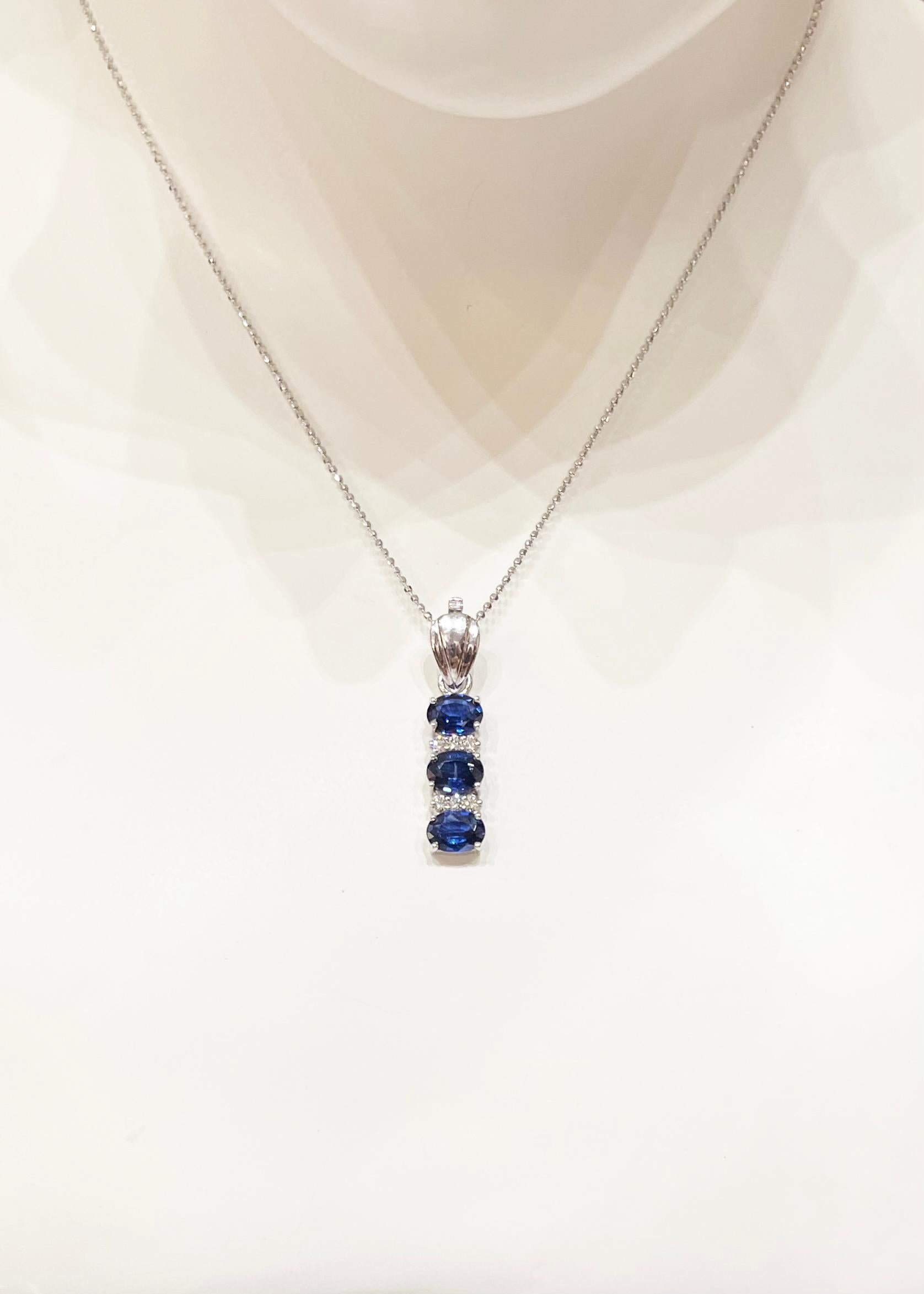 Blauer Saphir mit Diamant-Anhänger in 18 Karat Weißgold-Fassung (Zeitgenössisch) im Angebot