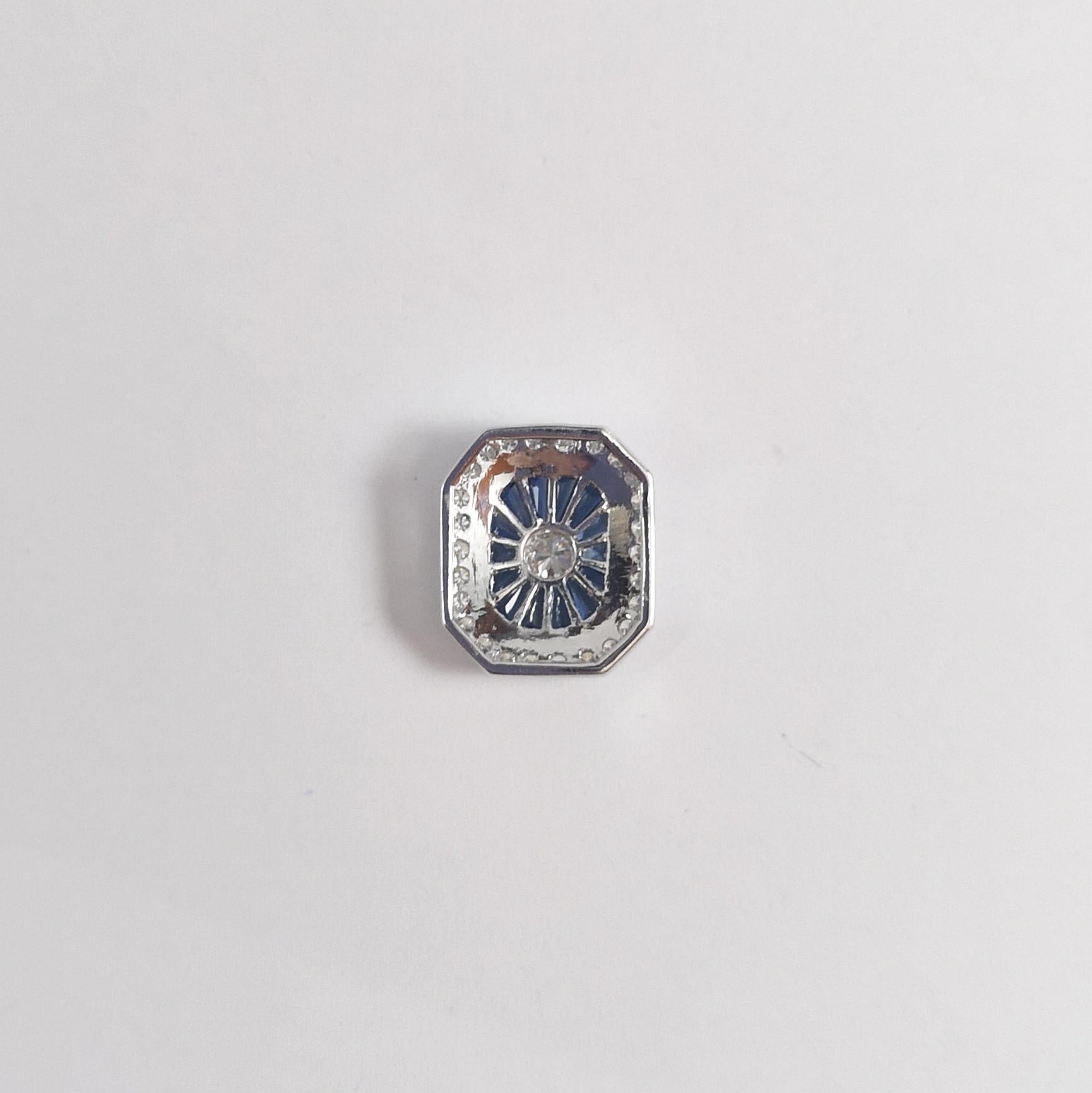 Blauer Saphir mit Diamant-Anhänger in 18 Karat Weißgold-Fassung (Gemischter Schliff) im Angebot