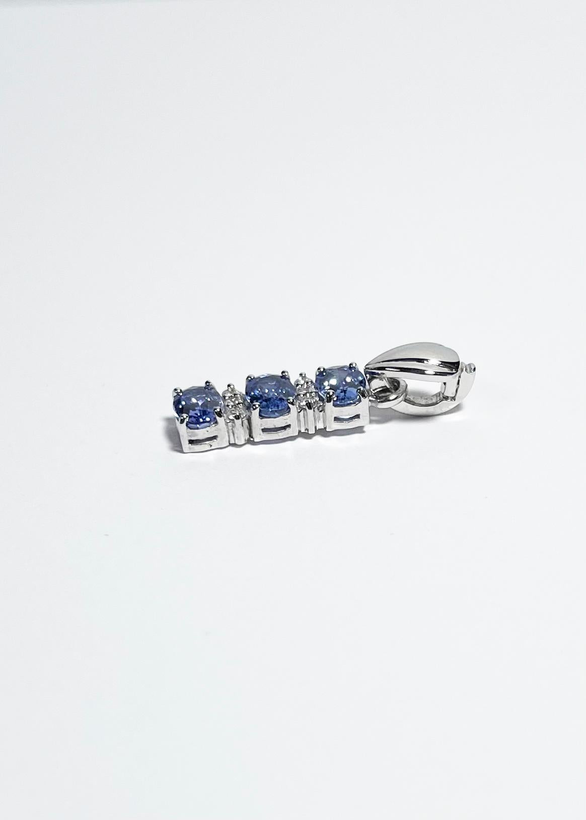 Blue Sapphire with Diamond Pendant set in 18K White Gold Settings In condizioni Nuovo in vendita a Bangkok, TH