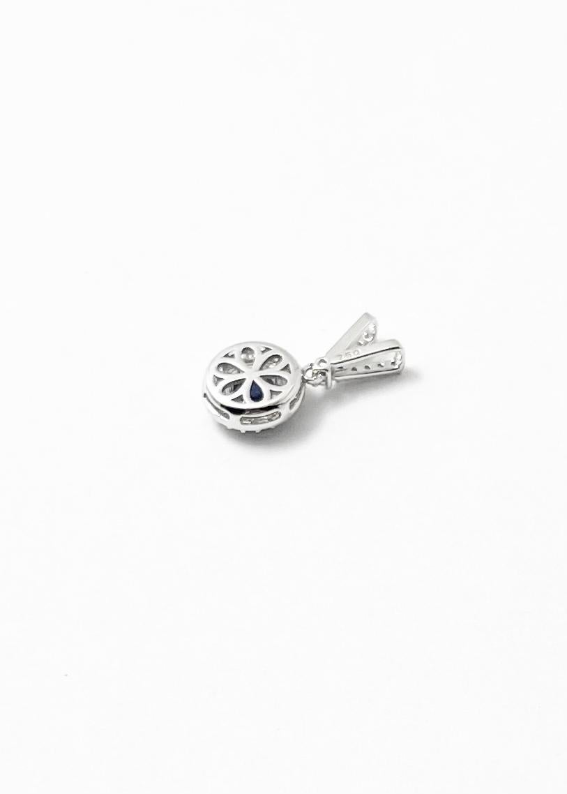 Pendentif en or blanc 18K serti de saphirs bleus et de diamants Pour femmes en vente
