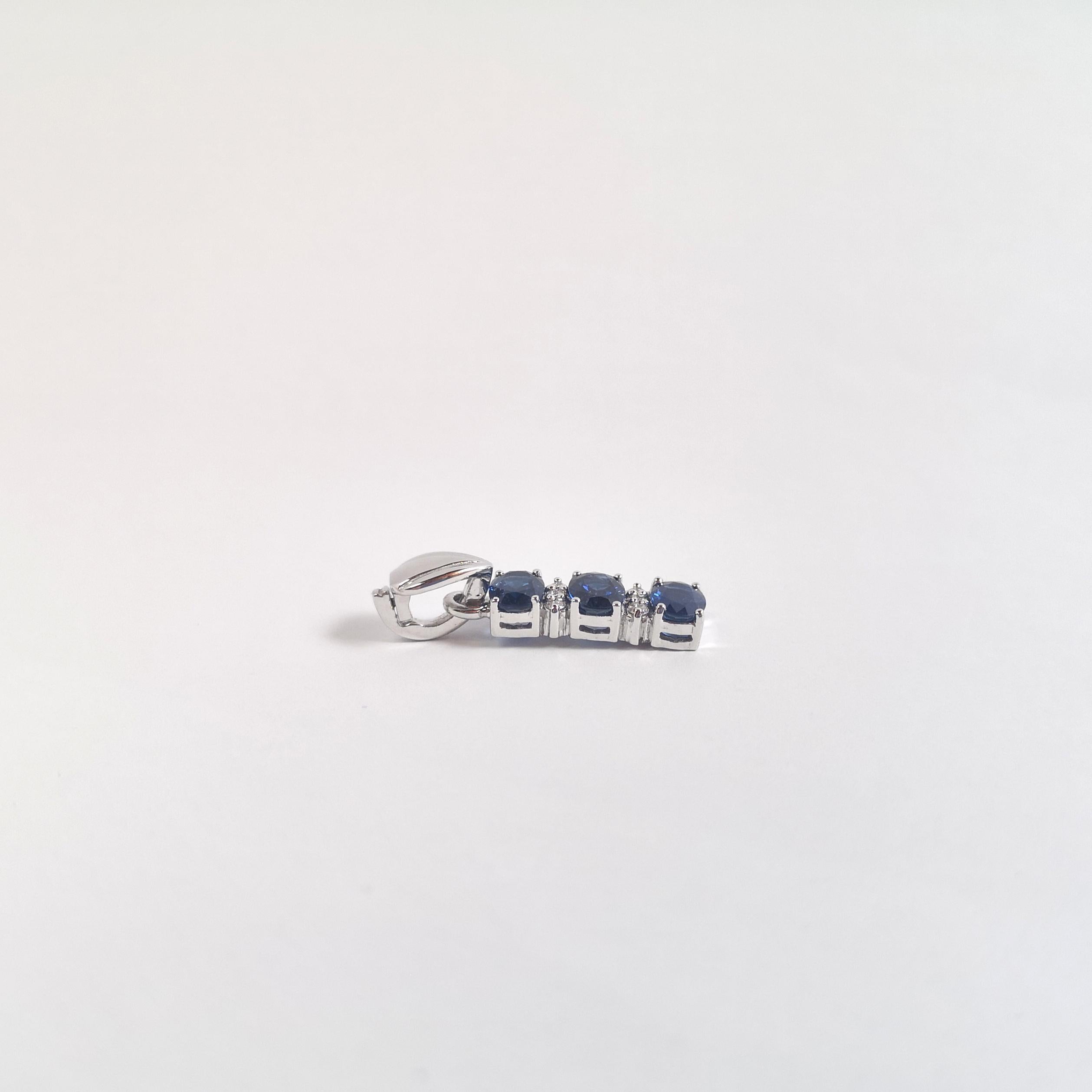 Ciondolo con zaffiro blu e diamante con montatura in oro bianco 18 carati in vendita 2