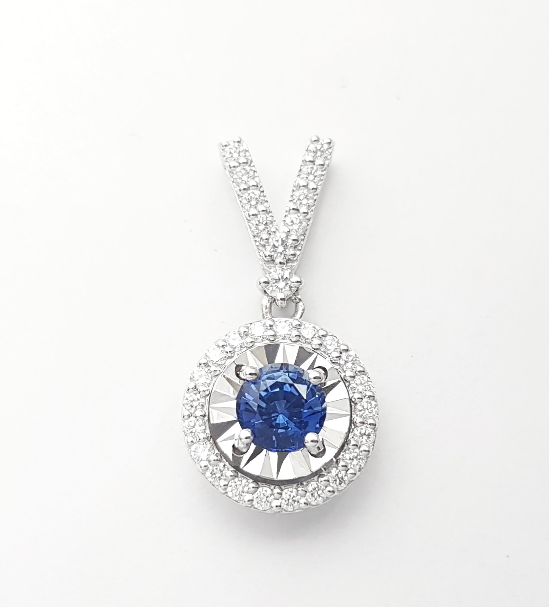 Pendentif en or blanc 18K serti de saphirs bleus et de diamants en vente 2