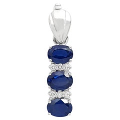 Blauer Saphir mit Diamant-Anhänger in 18 Karat Weißgold-Fassung