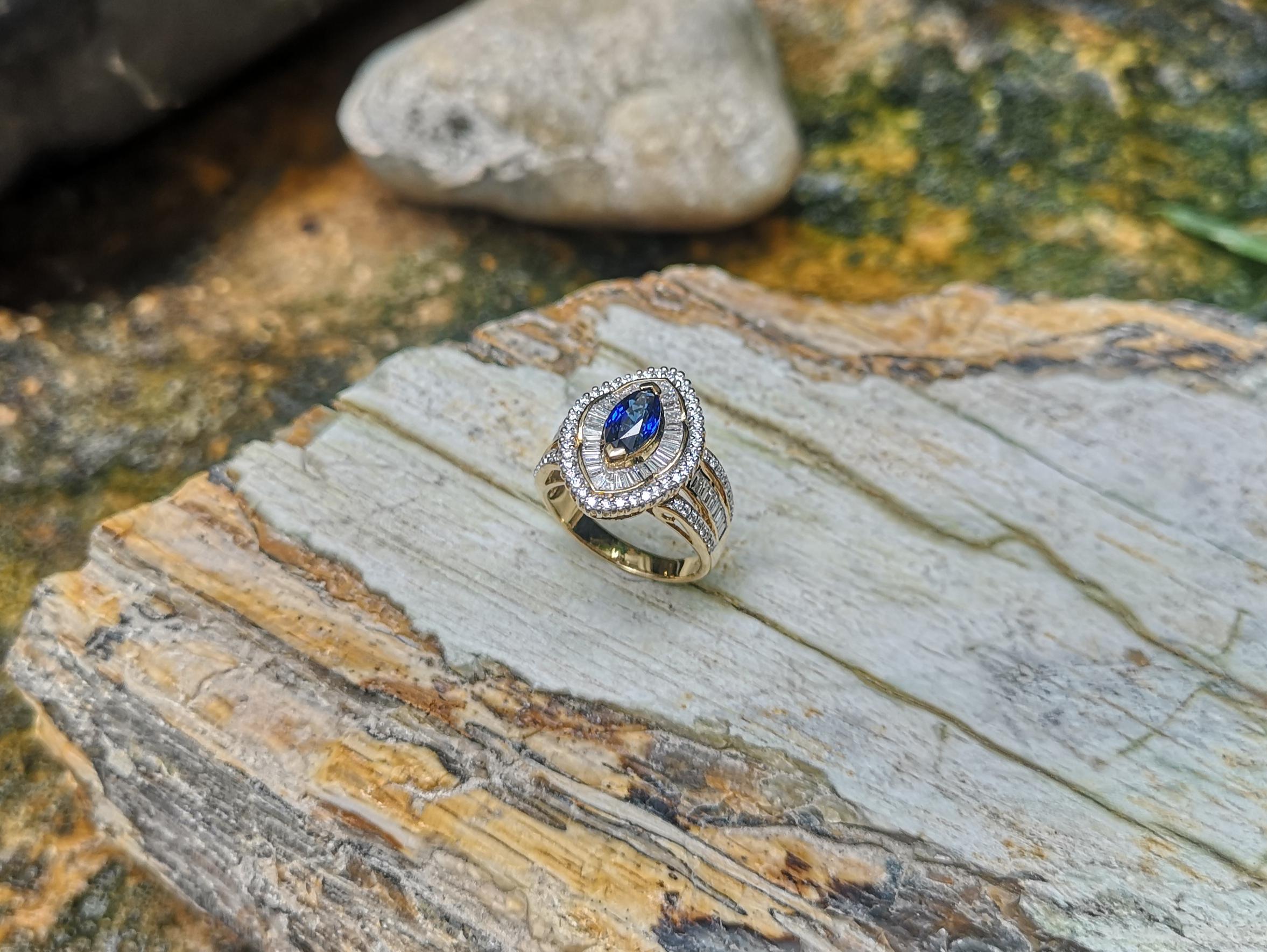 Blue Sapphire with Diamond Ring set in 18 Karat Gold Set For Sale 9