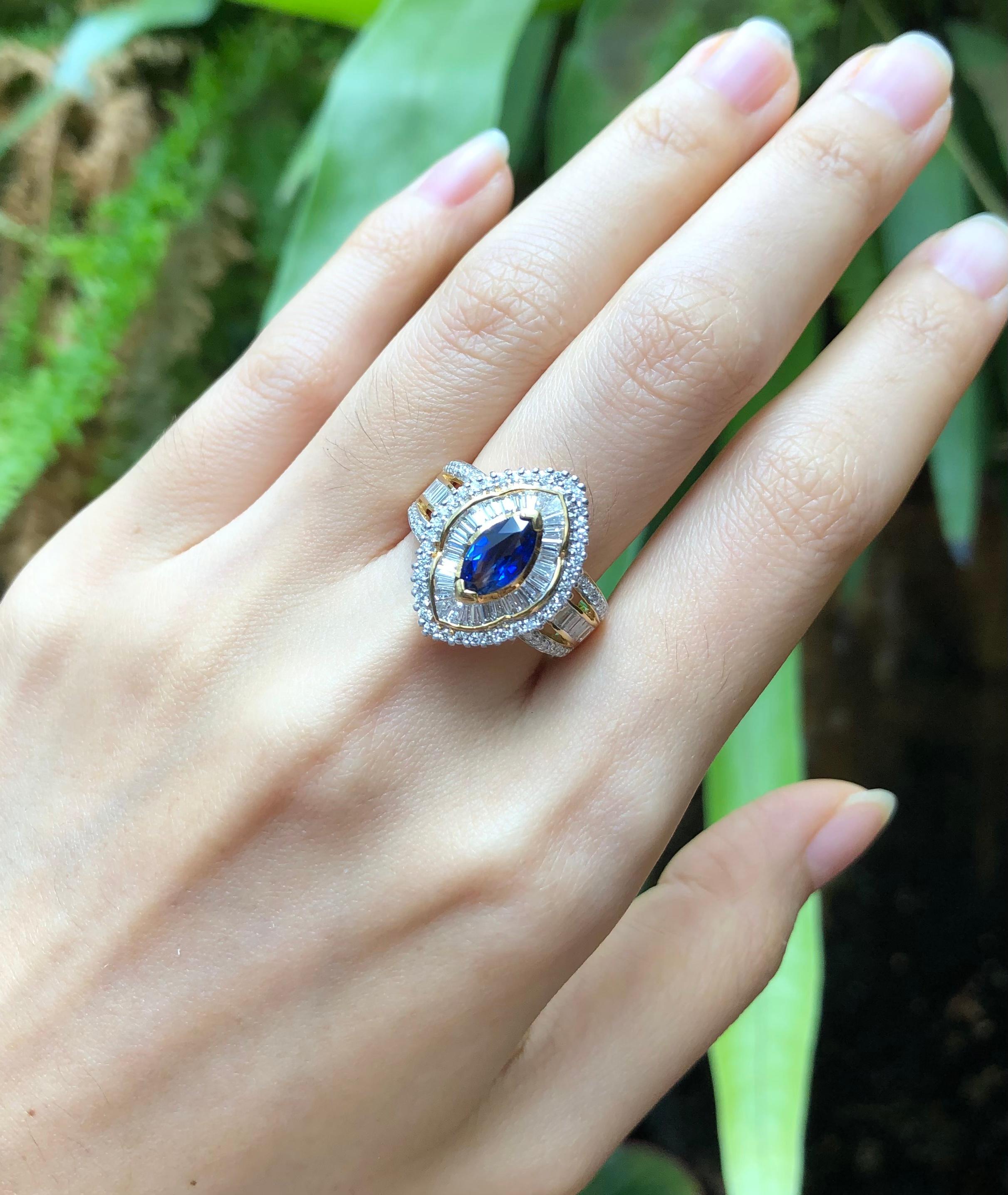 Women's Blue Sapphire with Diamond Ring set in 18 Karat Gold Set For Sale