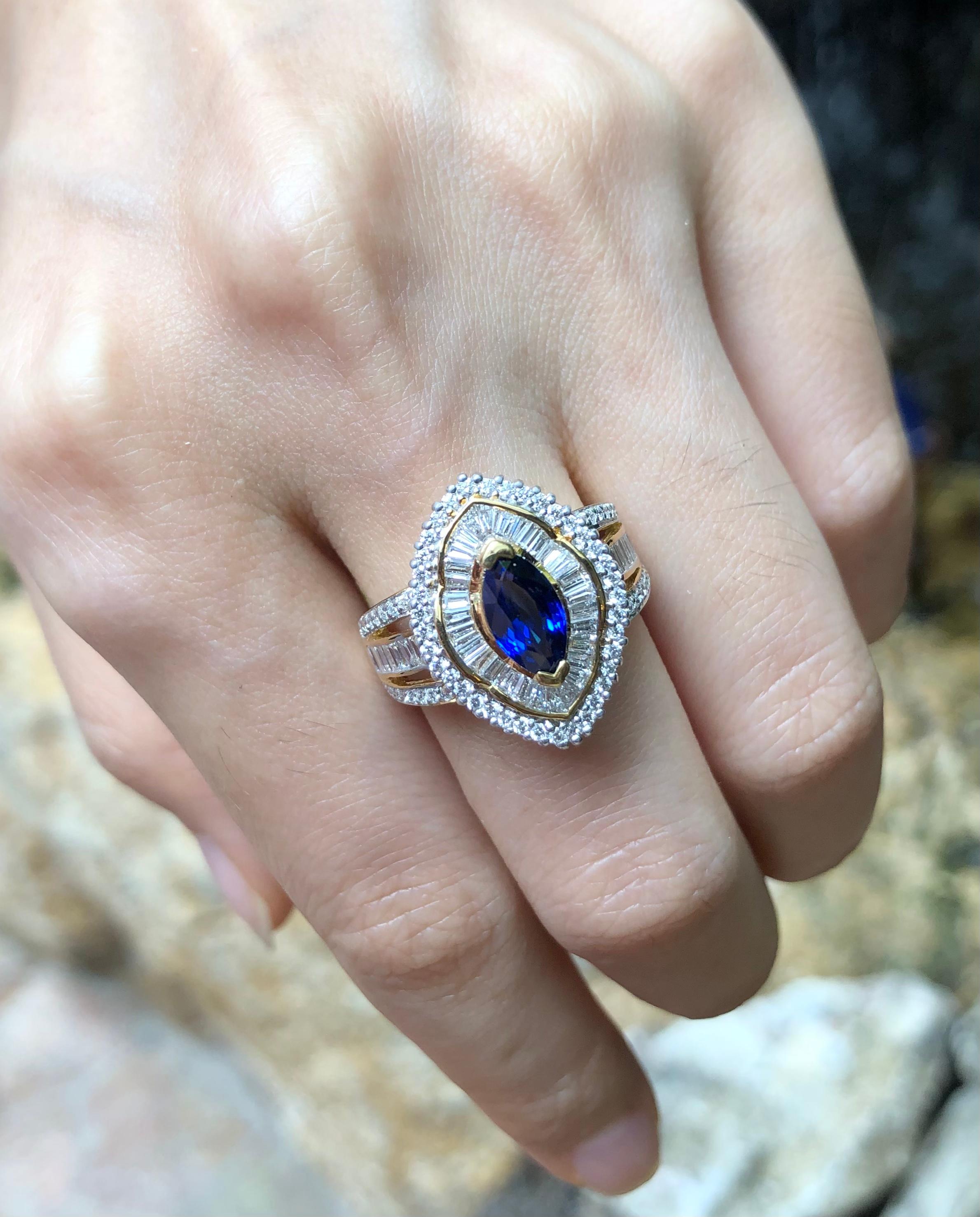 Blue Sapphire with Diamond Ring set in 18 Karat Gold Set For Sale 1