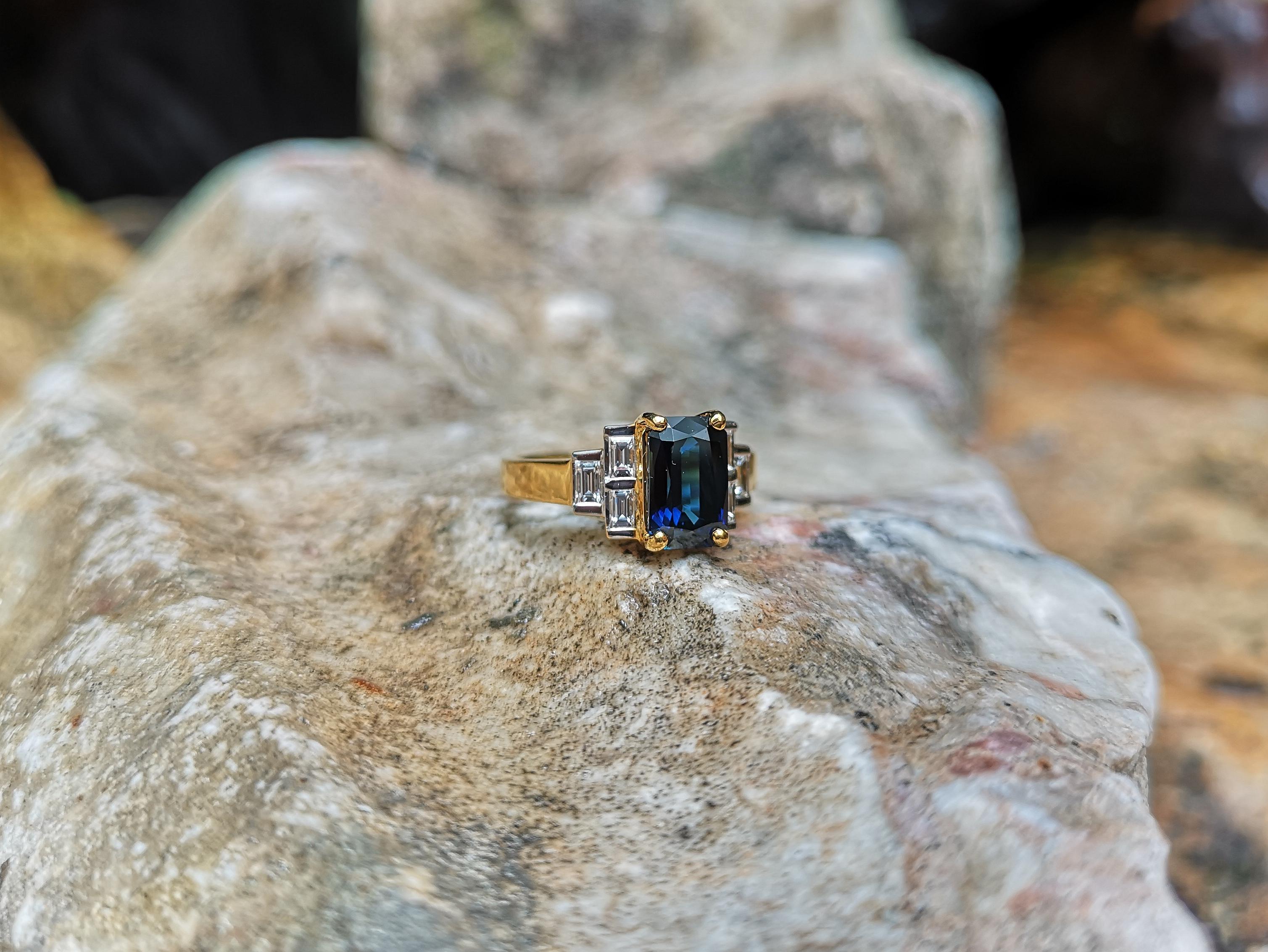 Blue Sapphire with Diamond Ring Set in 18 Karat Gold Settings For Sale 4