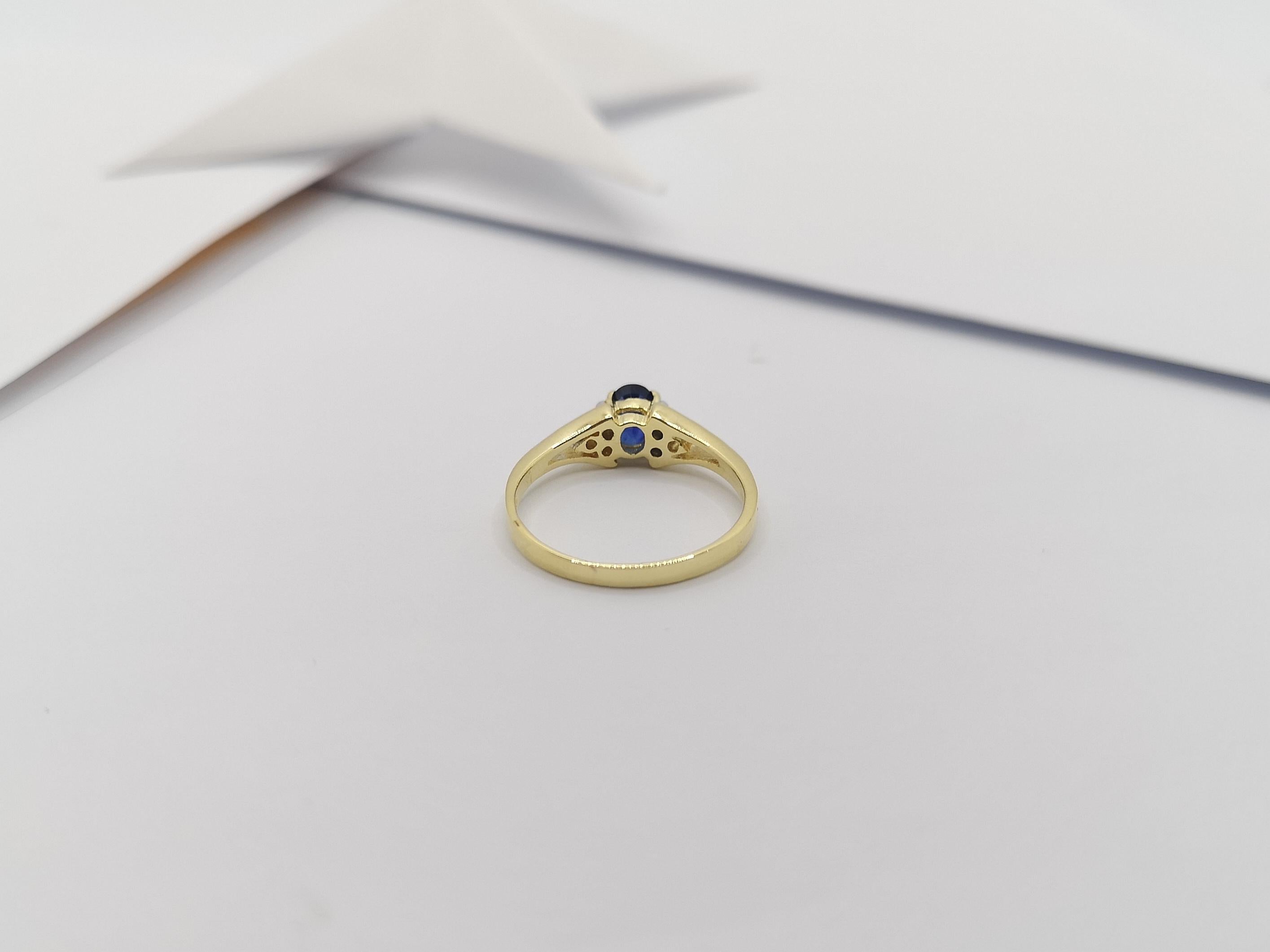 Blue Sapphire with Diamond Ring Set in 18 Karat Gold Settings For Sale 4