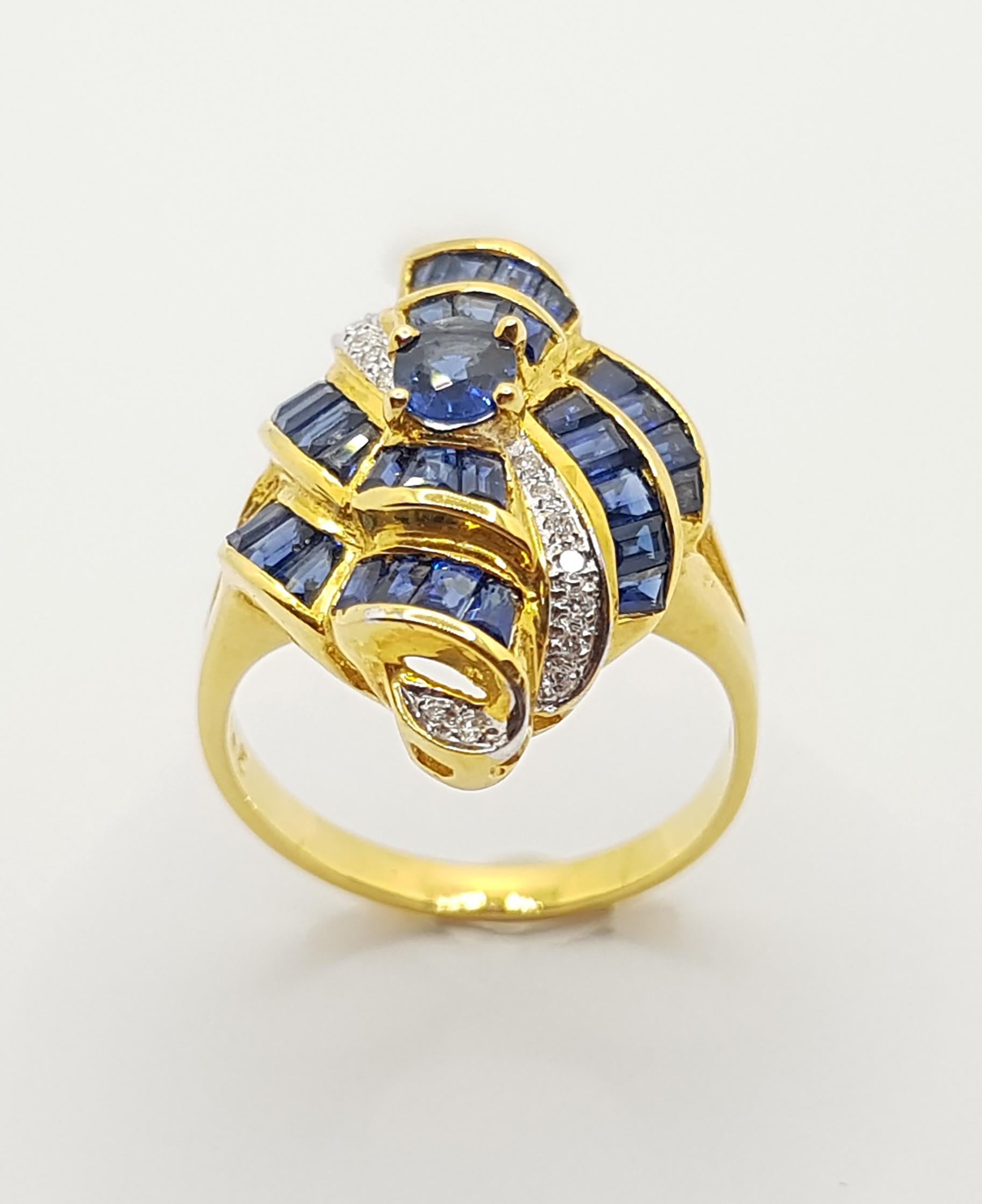 Blue Sapphire with Diamond Ring Set in 18 Karat Gold Settings For Sale 4