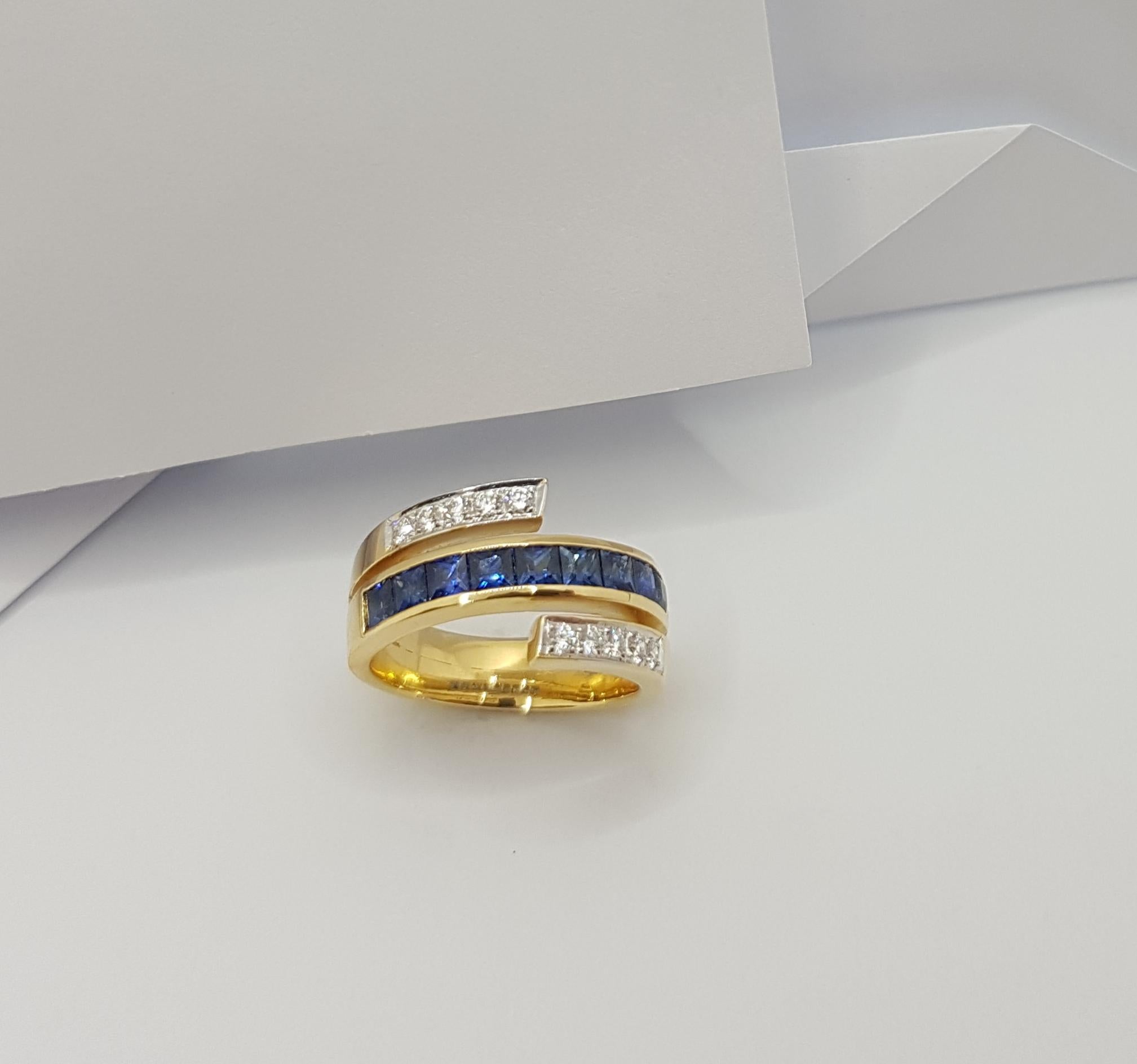 Blue Sapphire with Diamond Ring Set in 18 Karat Gold Settings For Sale 4