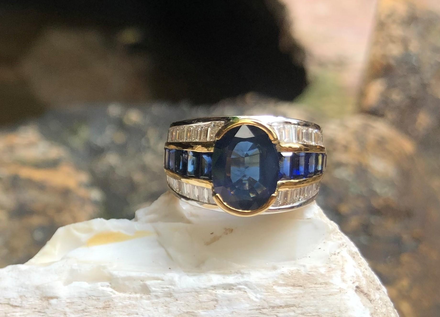 Anello con zaffiro blu e diamanti incastonati in oro 18 carati in vendita 5