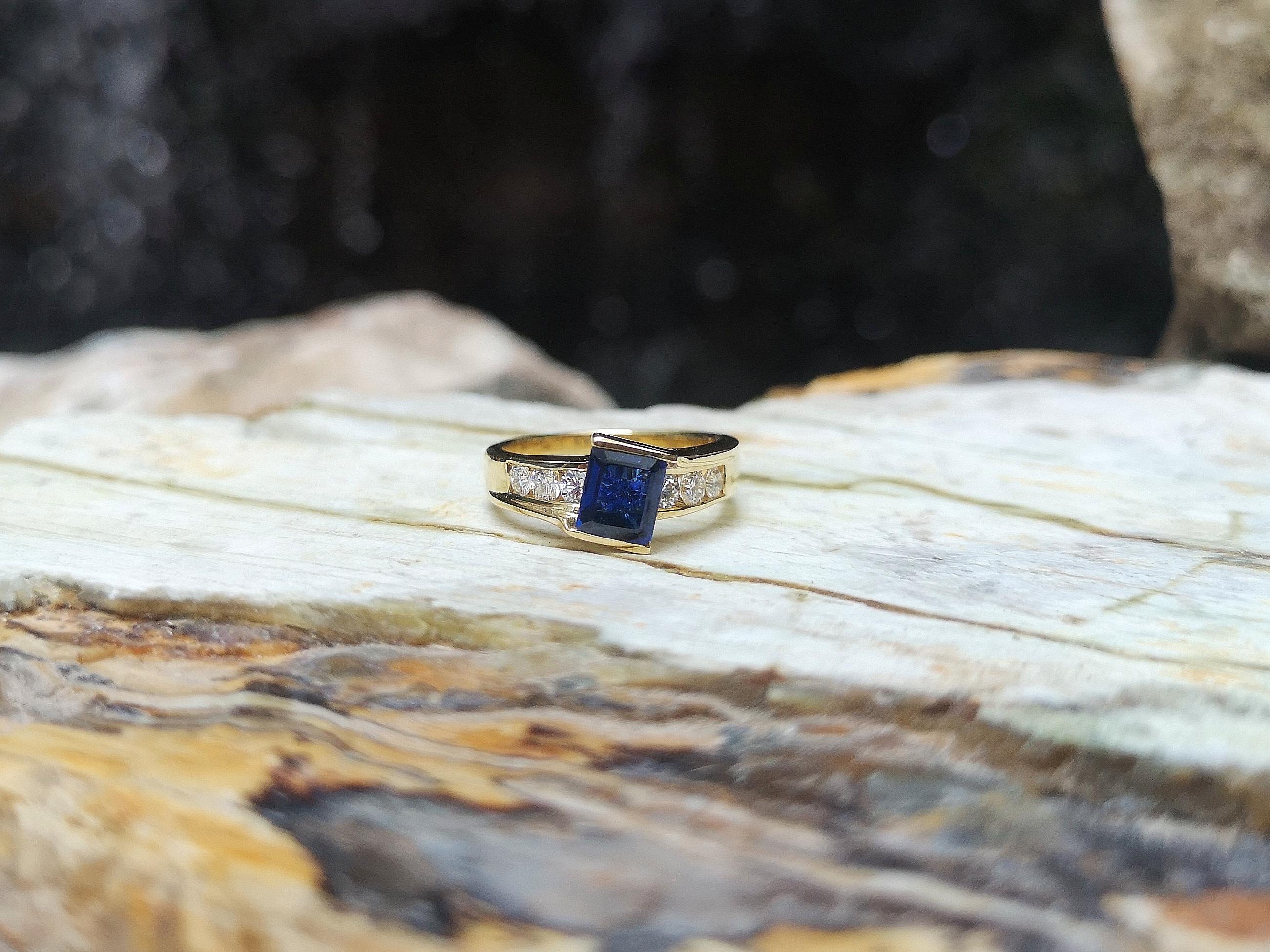 Blue Sapphire with Diamond Ring Set in 18 Karat Gold Settings For Sale 4