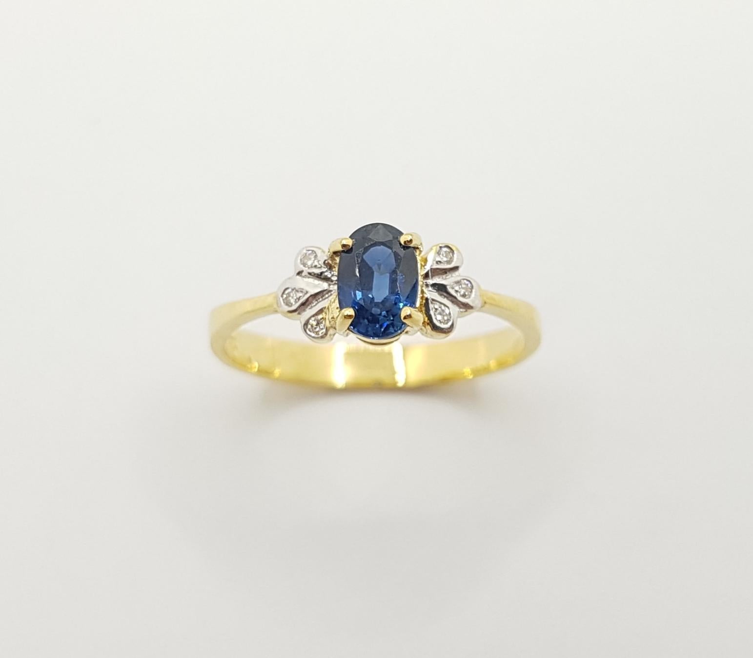 Blue Sapphire with Diamond Ring Set in 18 Karat Gold Settings For Sale 5