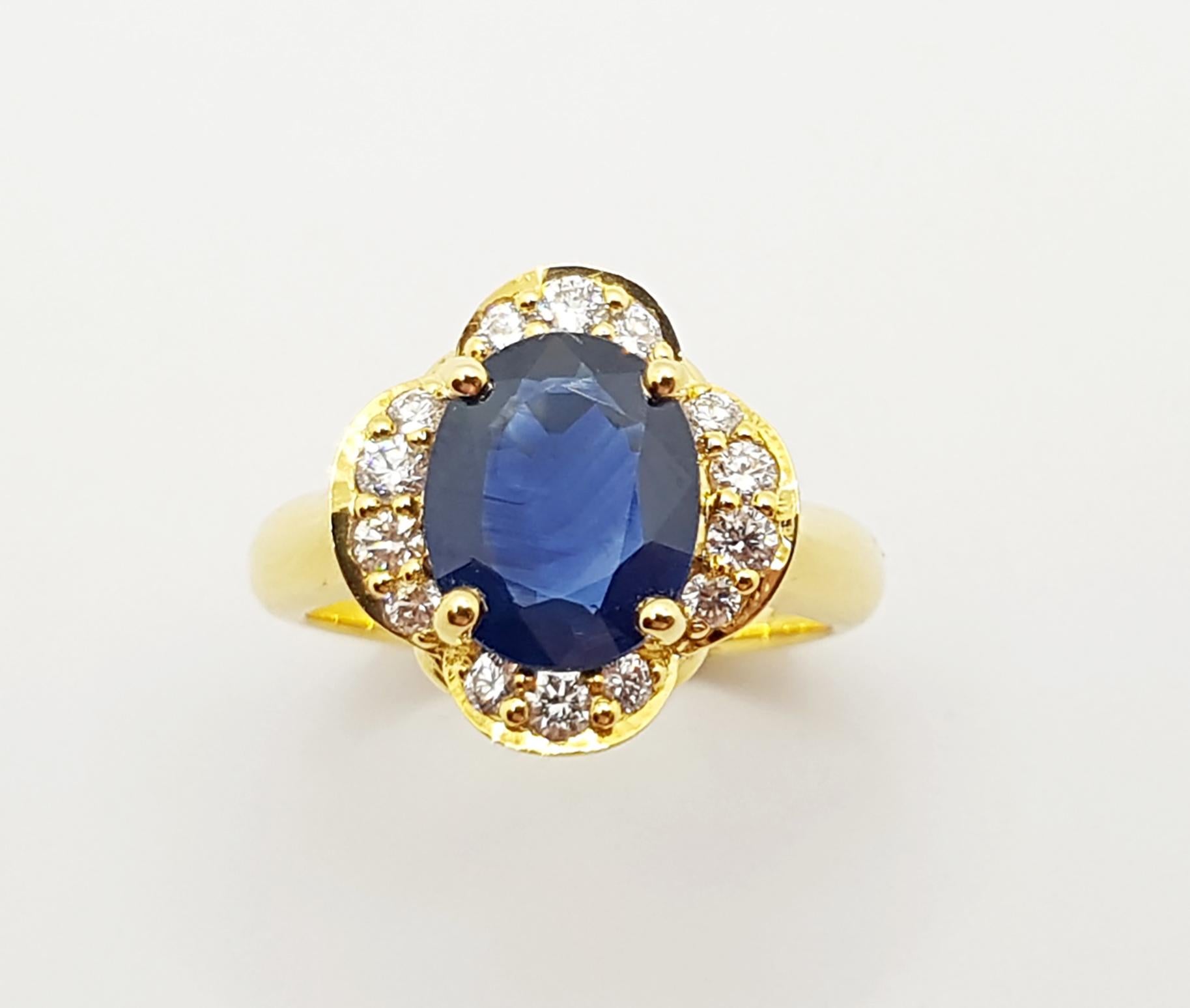 Blue Sapphire with Diamond Ring Set in 18 Karat Gold Settings For Sale 5