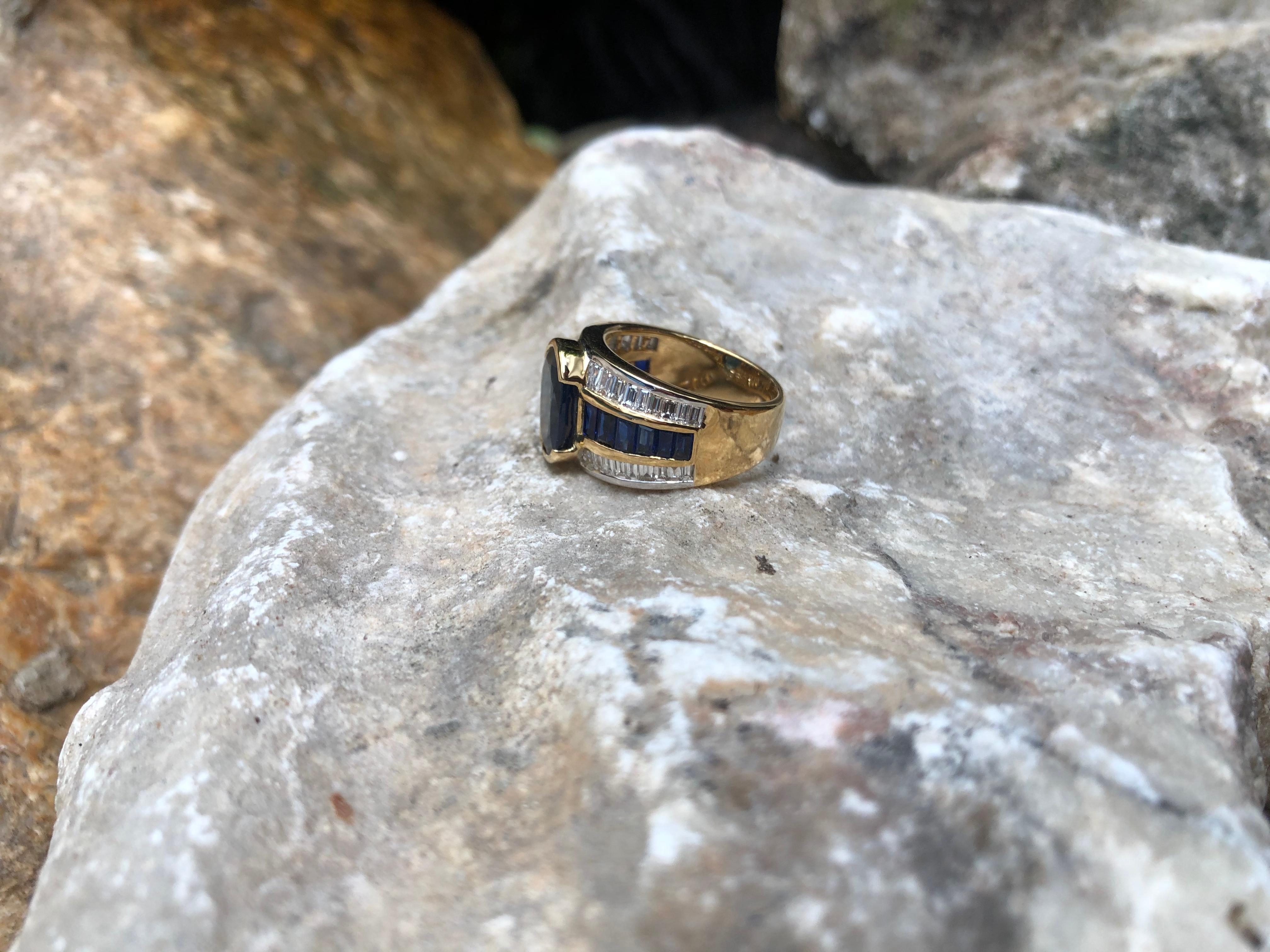 Anello con zaffiro blu e diamanti incastonati in oro 18 carati in vendita 6