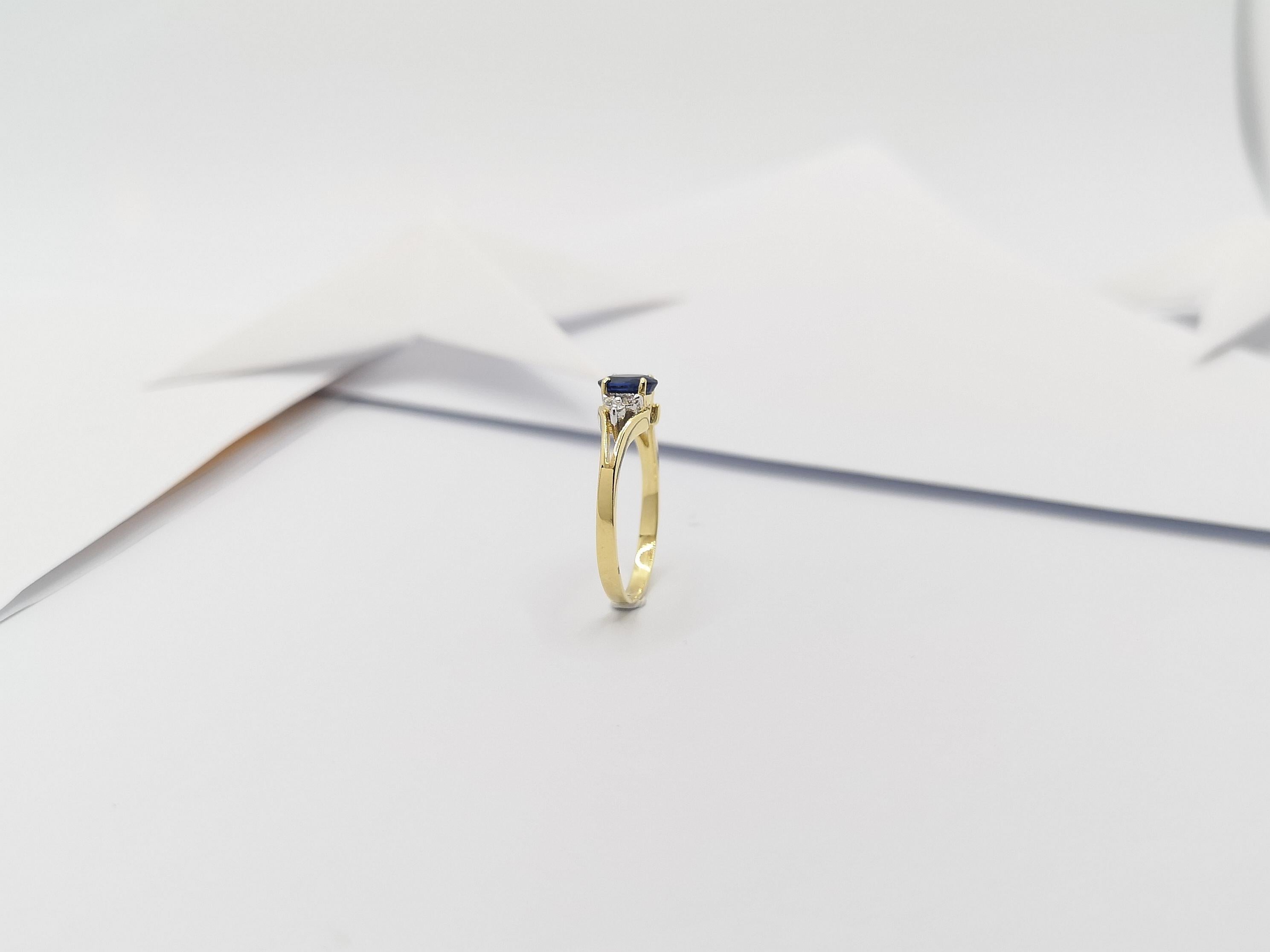 Blue Sapphire with Diamond Ring Set in 18 Karat Gold Settings For Sale 6