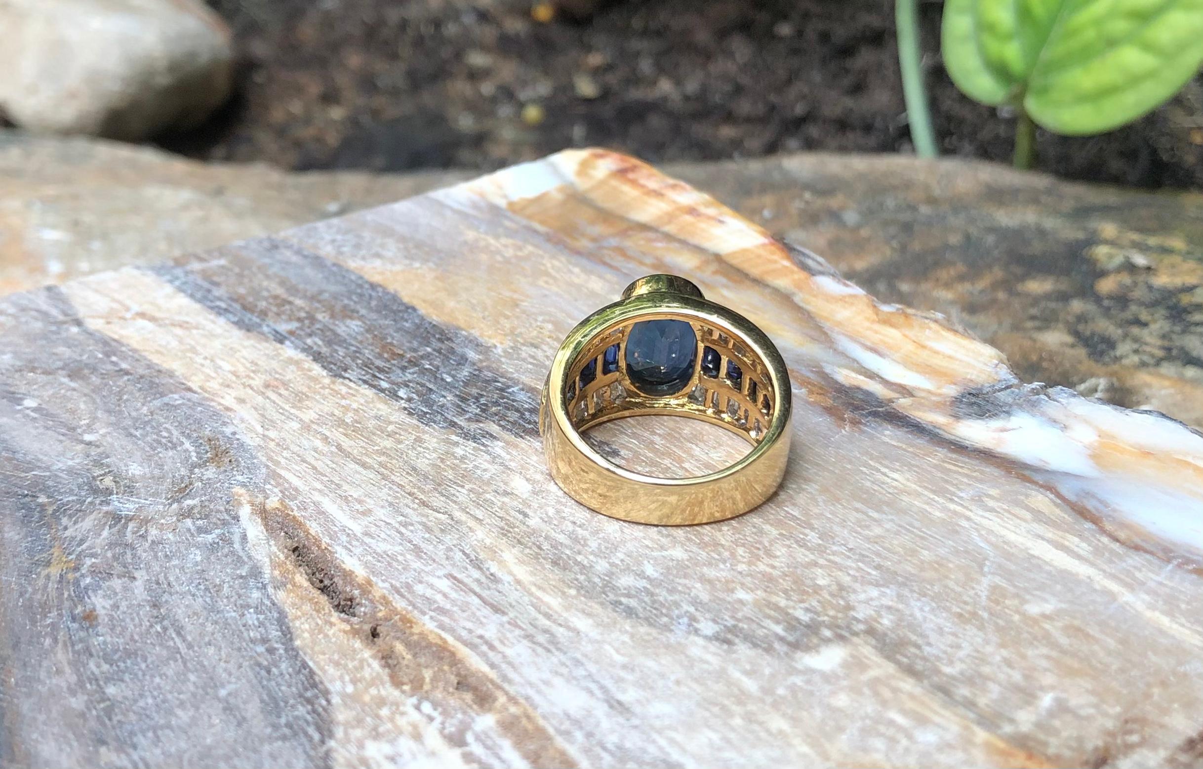 Anello con zaffiro blu e diamanti incastonati in oro 18 carati in vendita 7