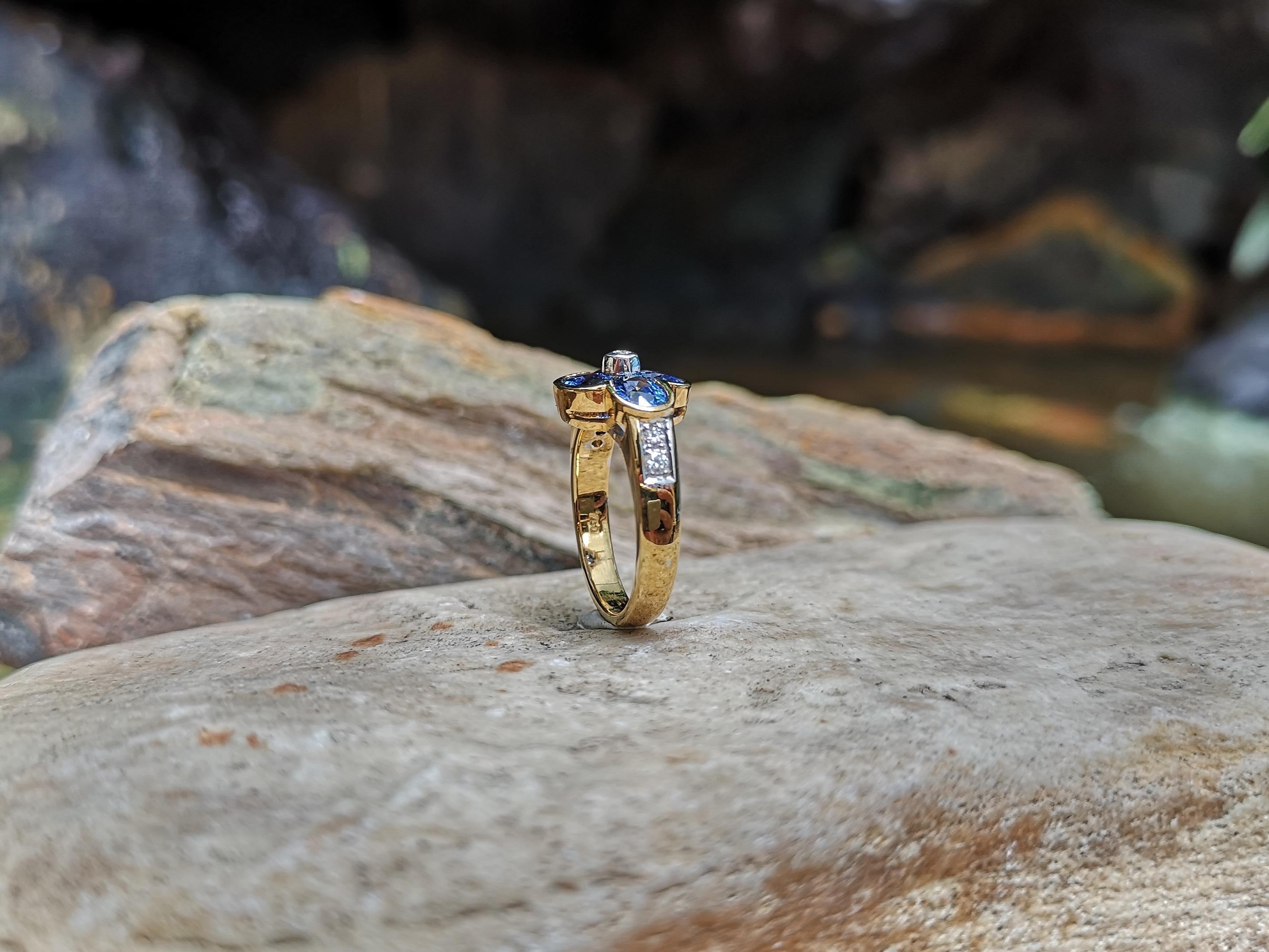 Blue Sapphire with Diamond  Ring Set in 18 Karat Gold Settings For Sale 6
