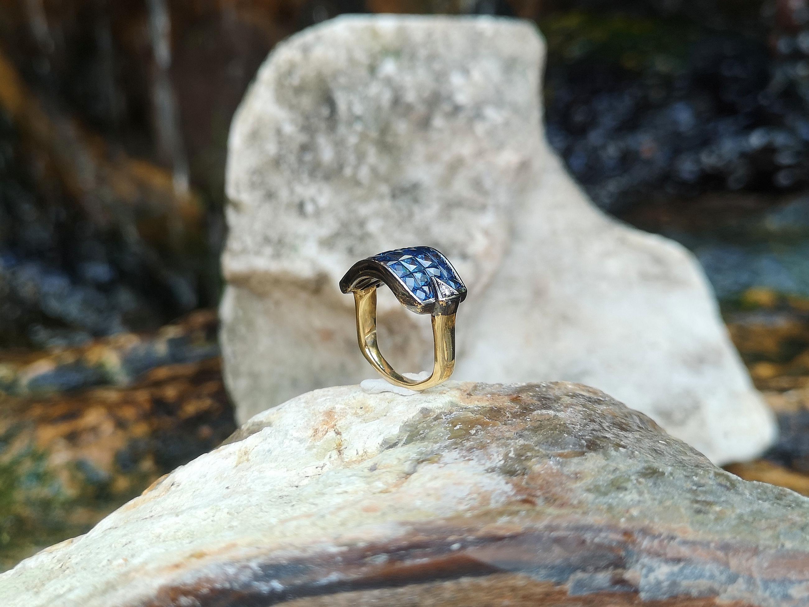 Blue Sapphire with Diamond Ring Set in 18 Karat Gold Settings For Sale 5