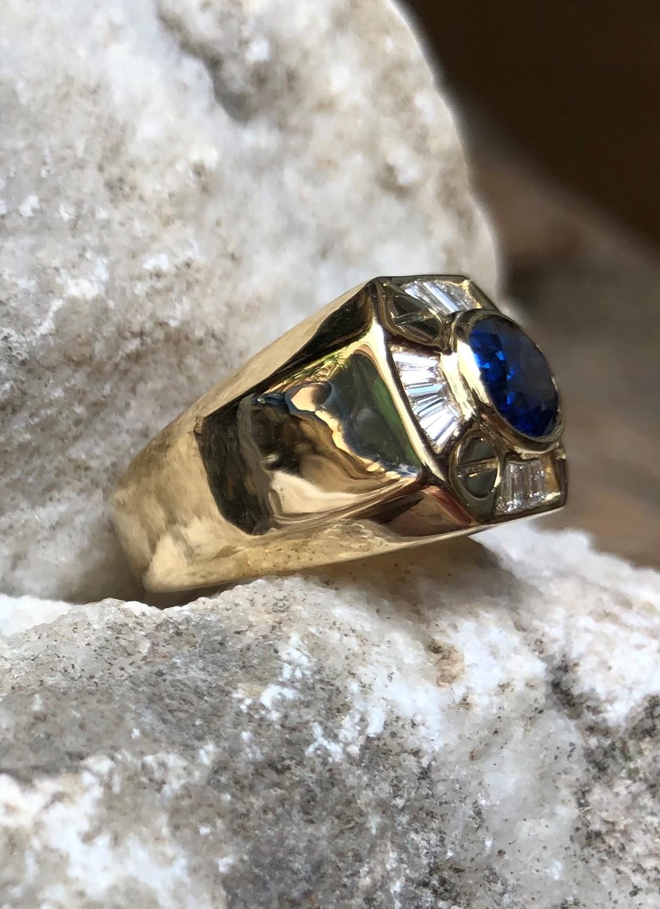 Bague en or 18 carats avec saphir bleu et diamant en vente 7