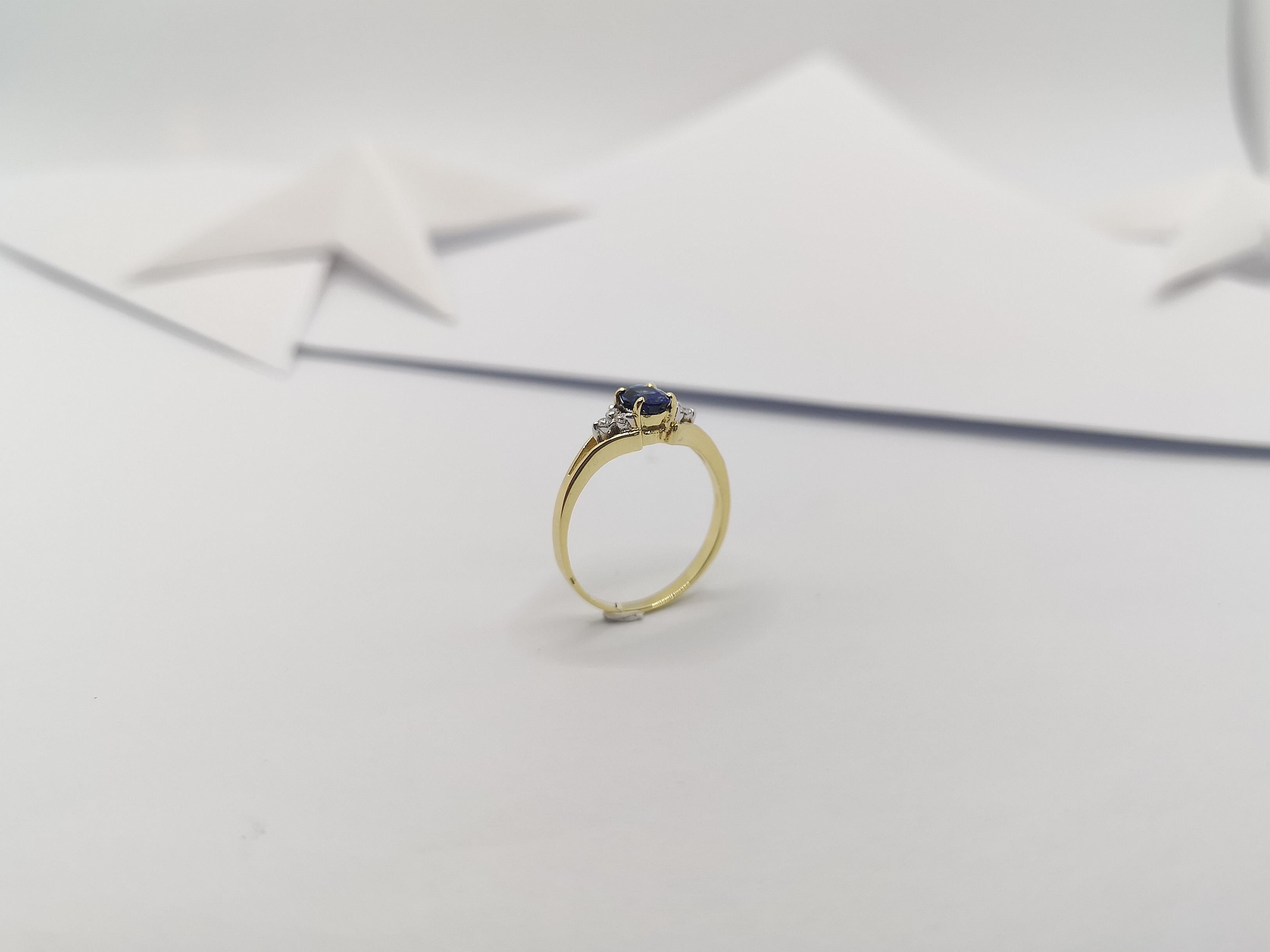 Blue Sapphire with Diamond Ring Set in 18 Karat Gold Settings For Sale 7