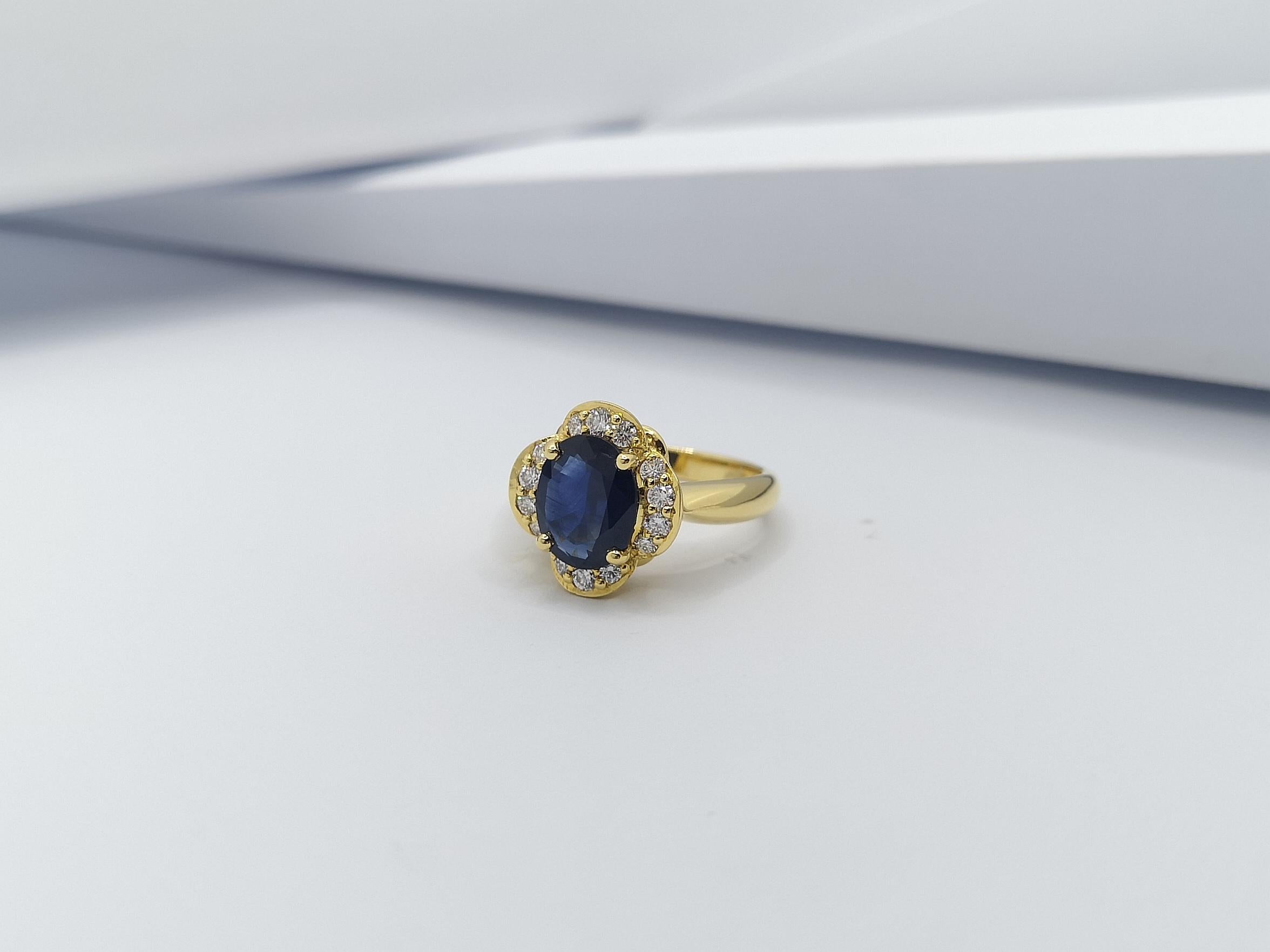 Bague en saphir bleu et diamants sertis en or 18 carats en vente 7