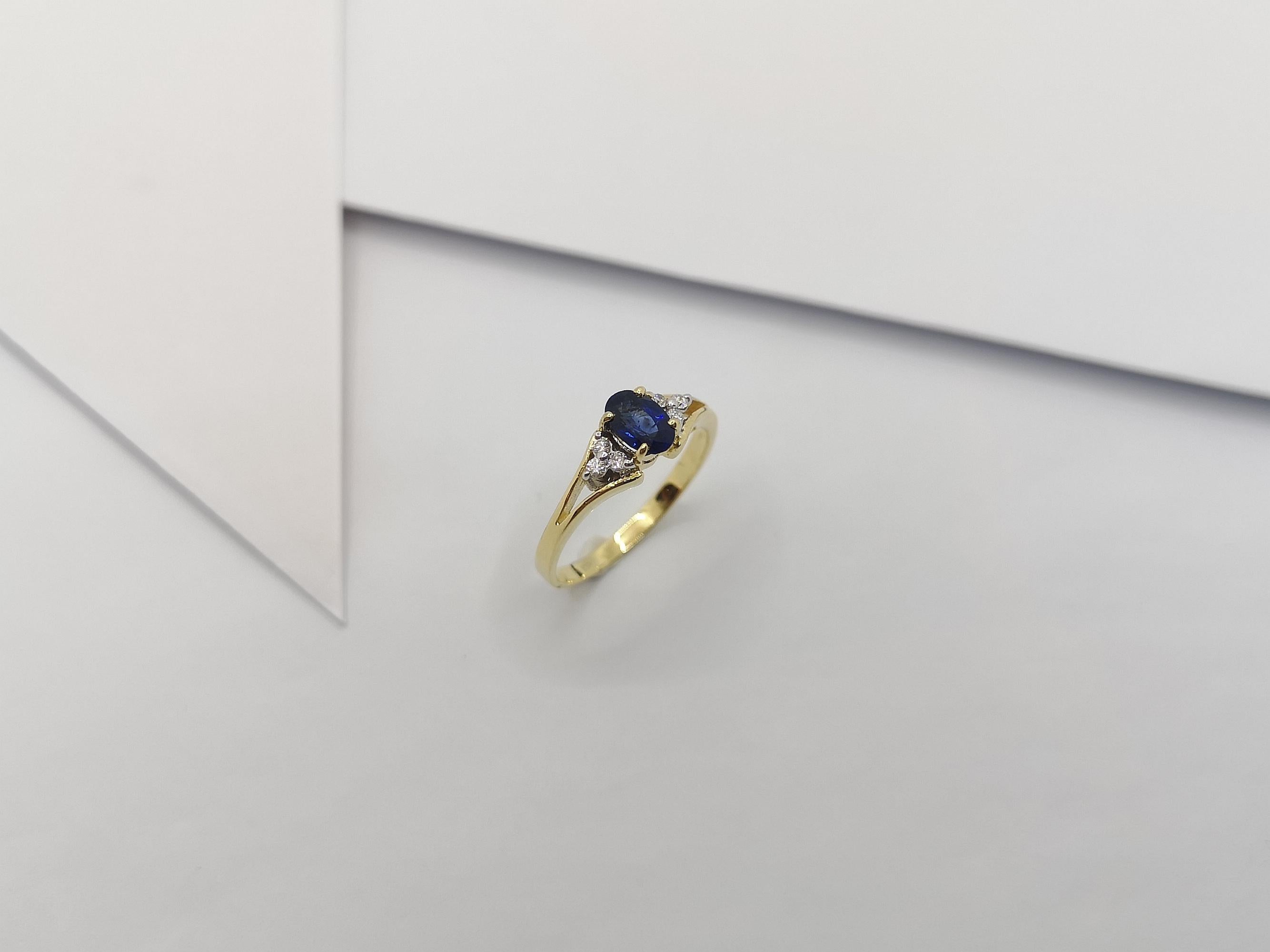 Blue Sapphire with Diamond Ring Set in 18 Karat Gold Settings For Sale 8