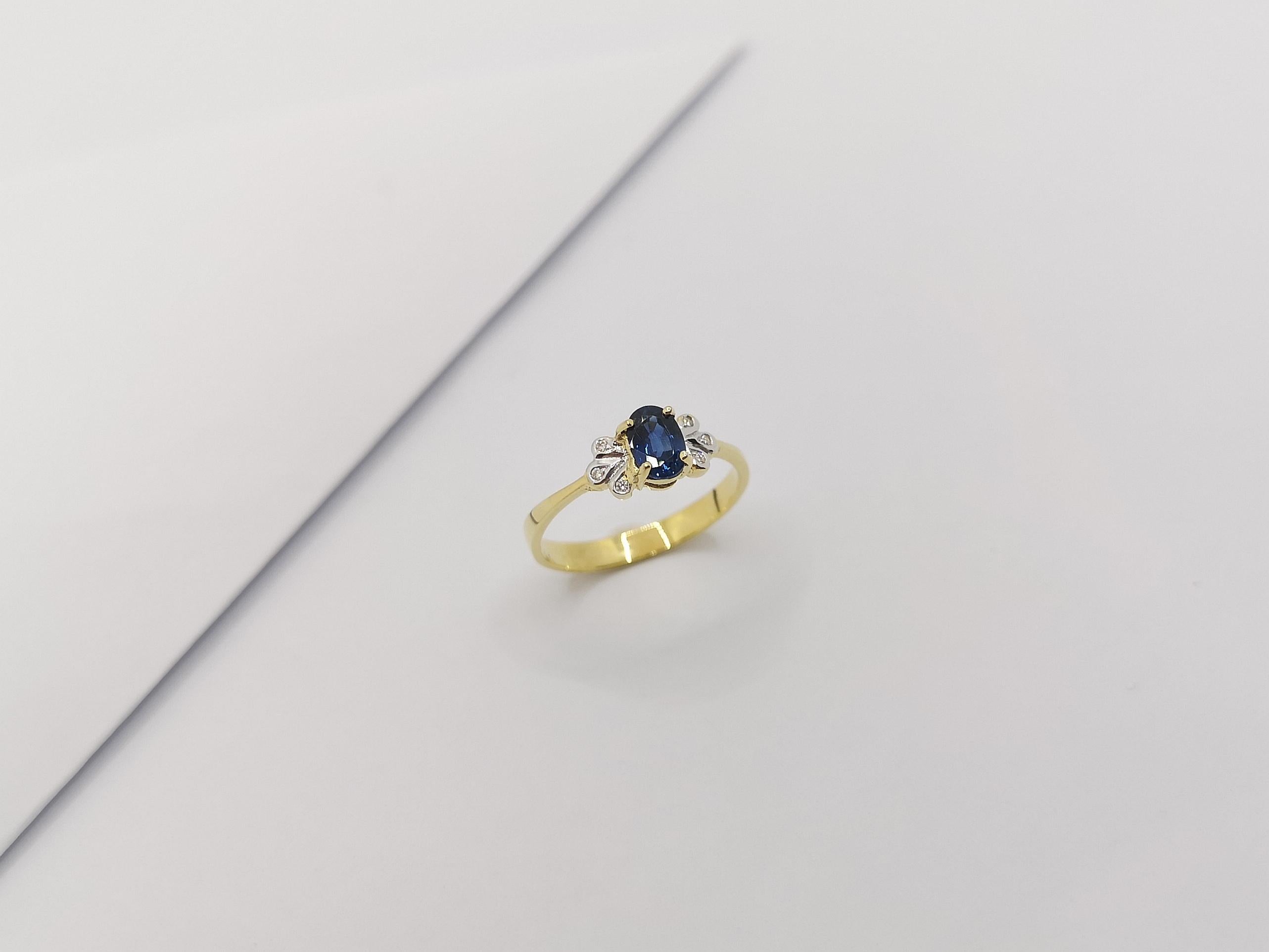 Blue Sapphire with Diamond Ring Set in 18 Karat Gold Settings For Sale 8