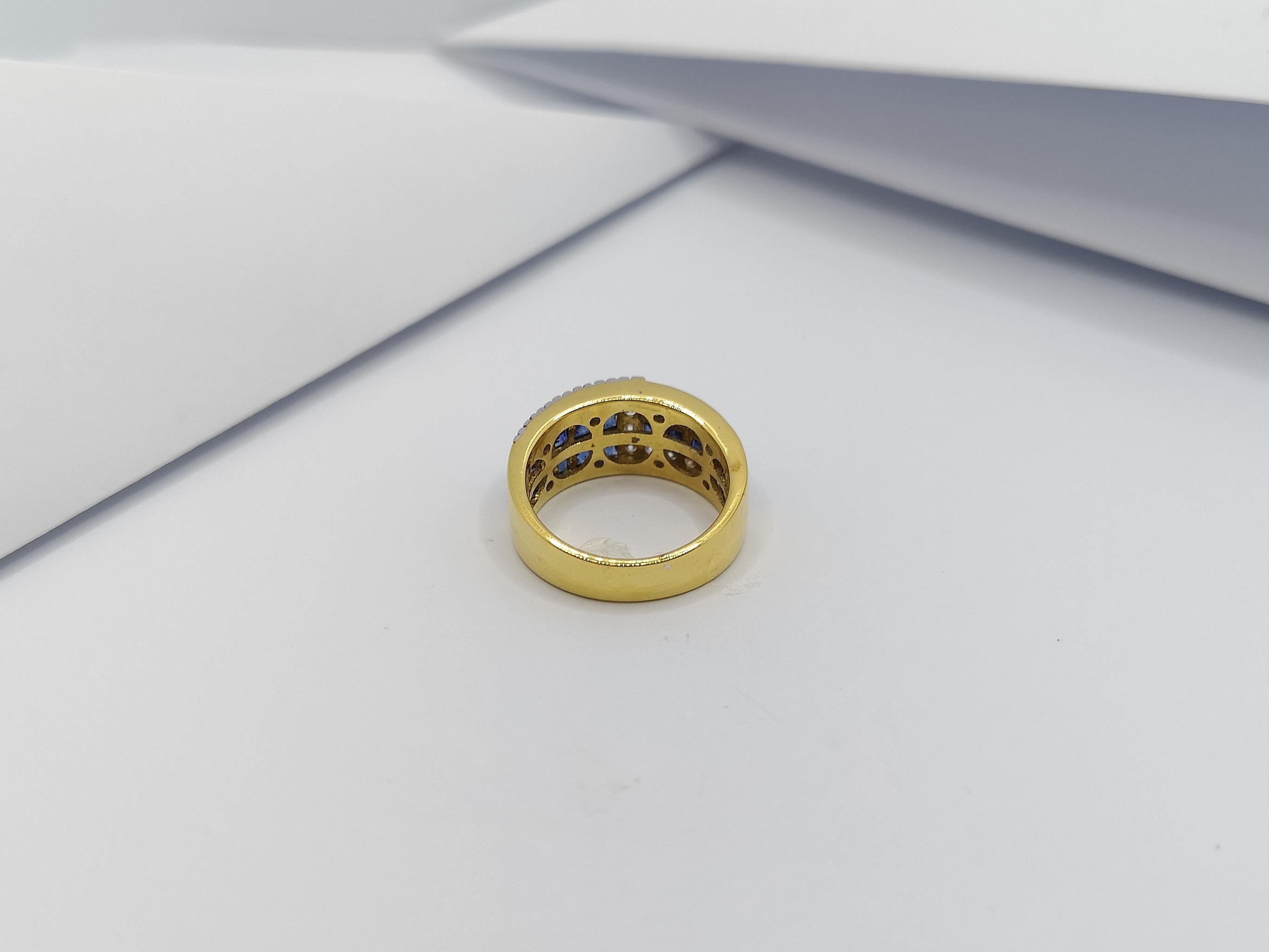 Blue Sapphire with Diamond Ring Set in 18 Karat Gold Settings For Sale 8