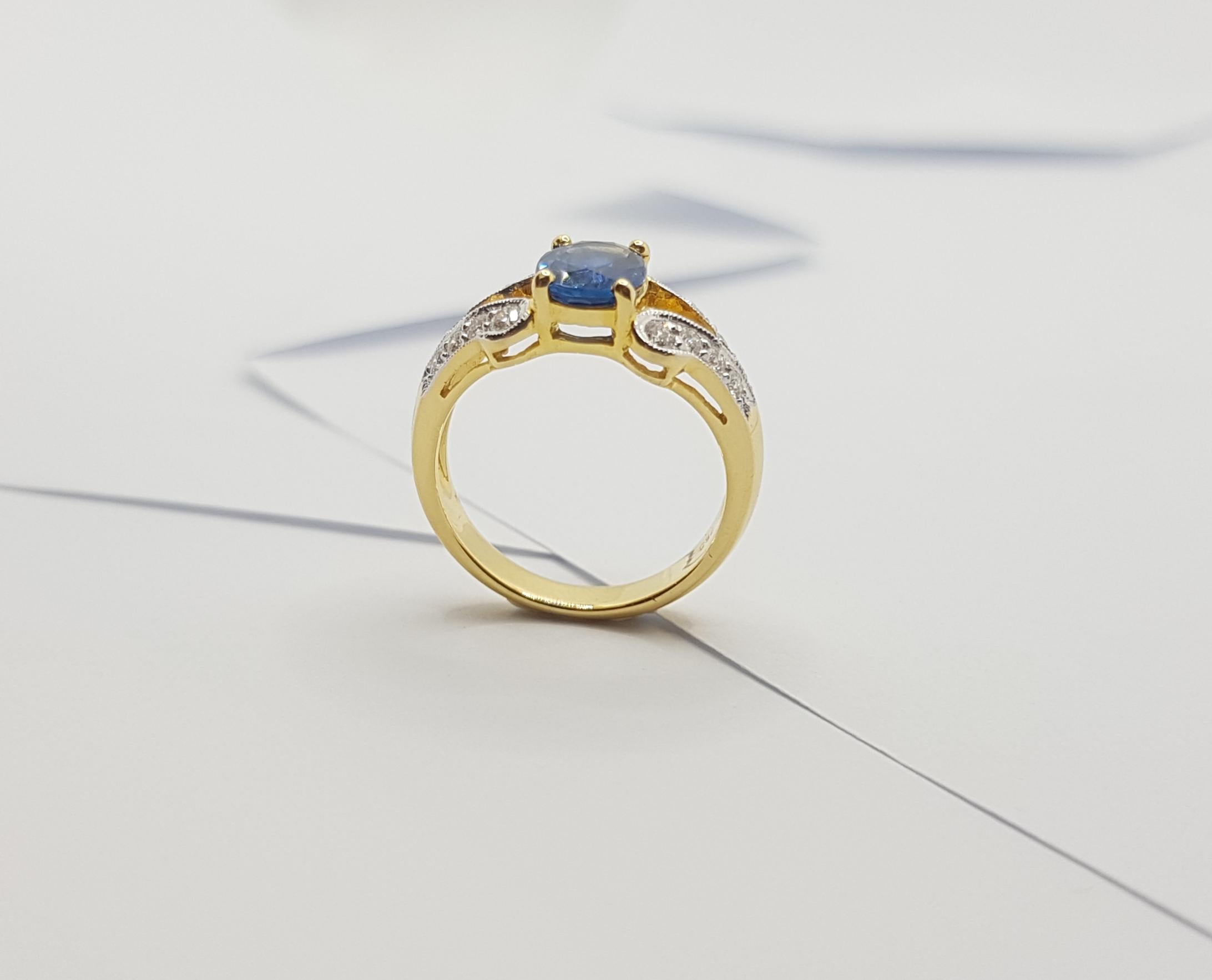 Blue Sapphire with Diamond Ring Set in 18 Karat Gold Settings For Sale 8