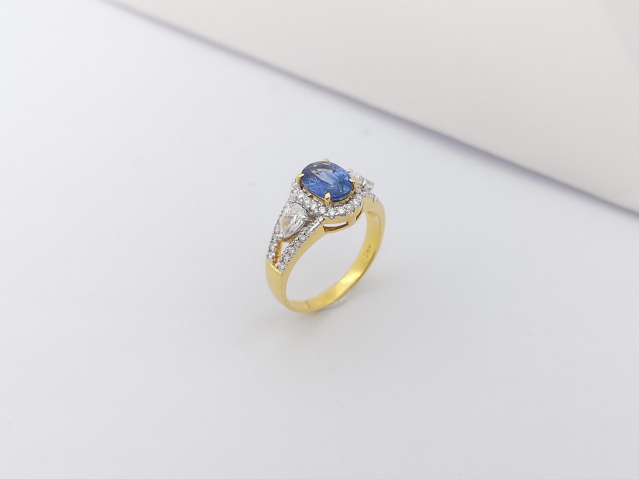 Blue Sapphire with Diamond Ring Set in 18 Karat Gold Settings For Sale 8